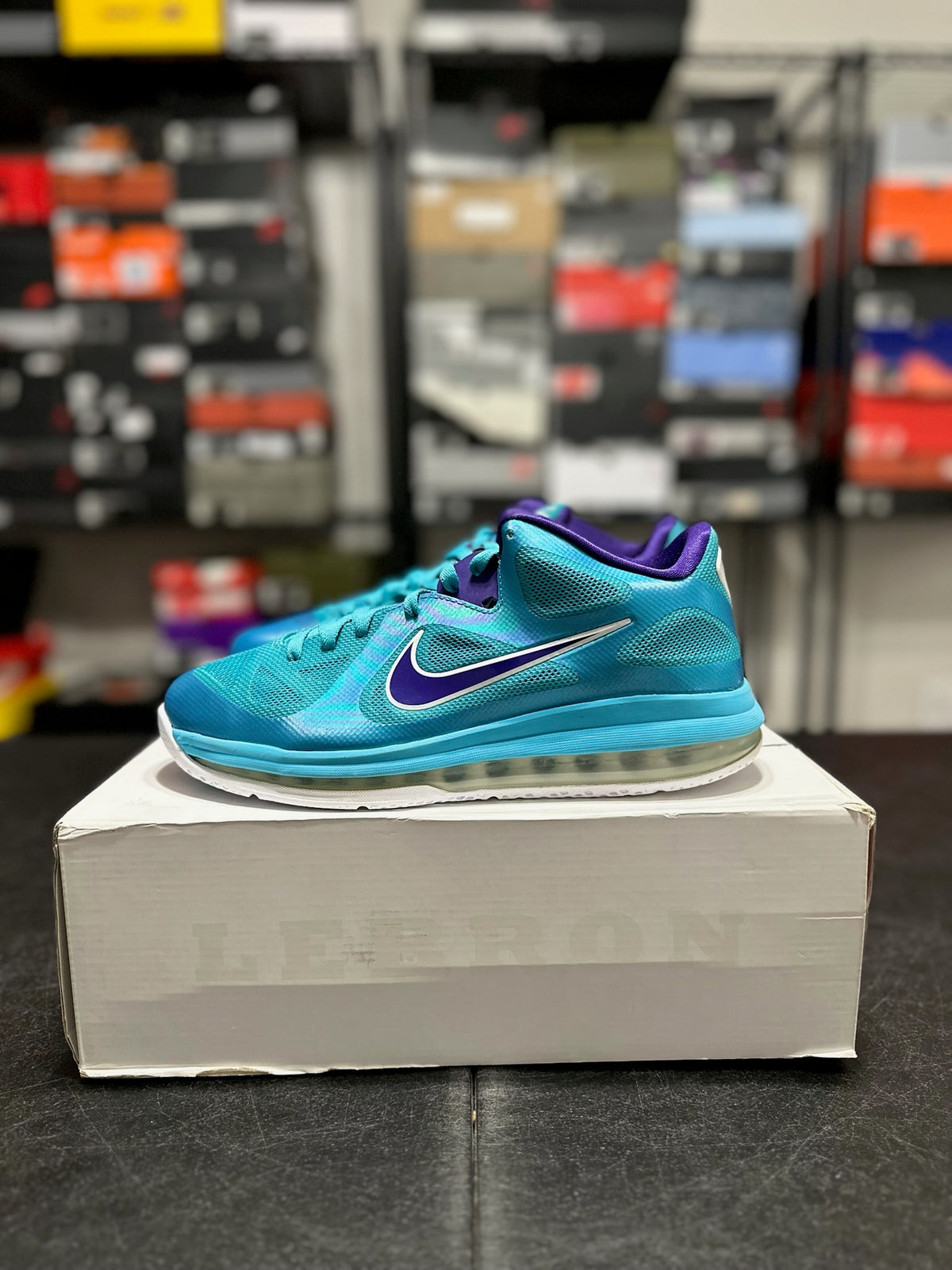 Size 9 - LeBron 9 low summit lake hornets