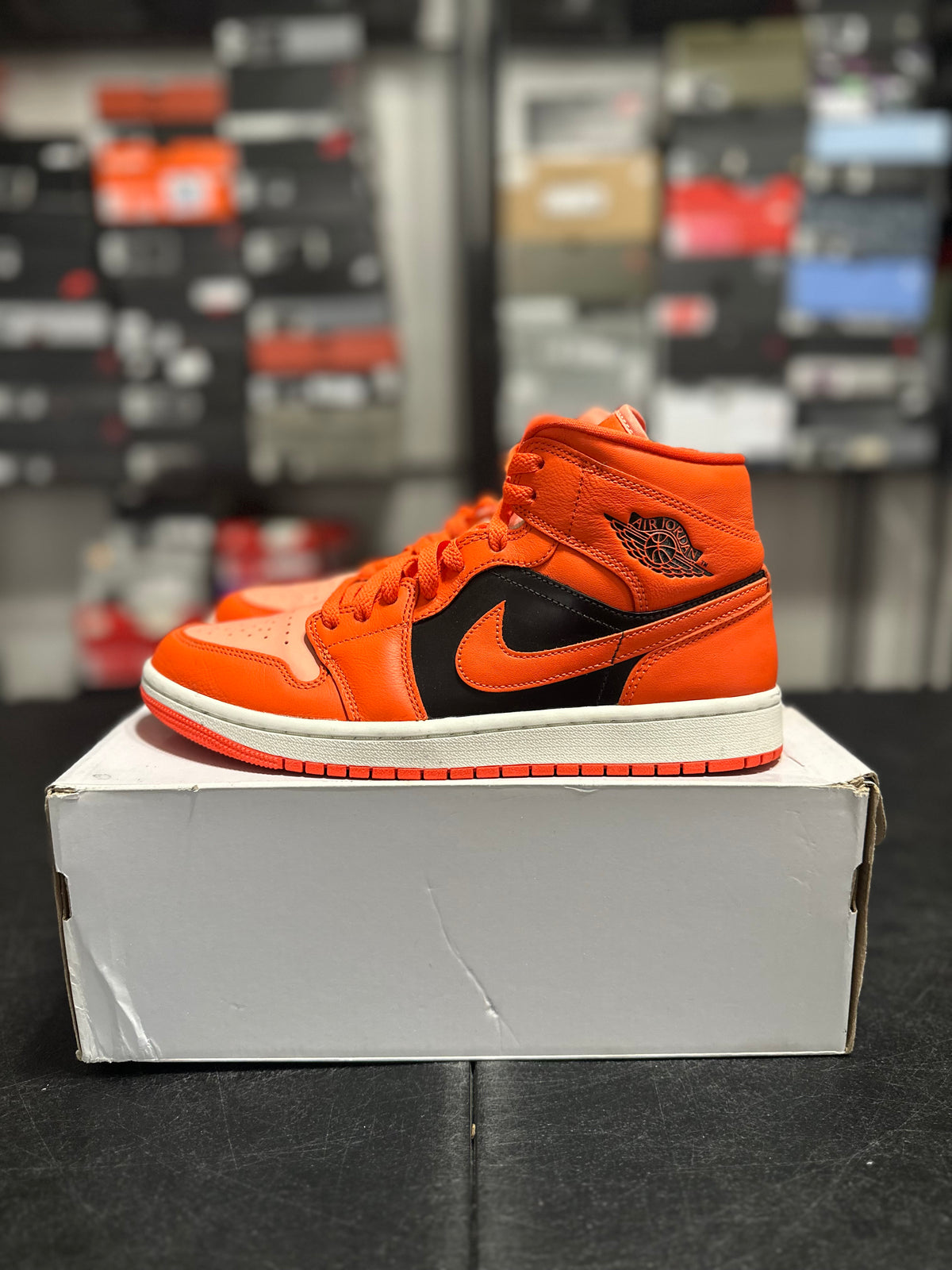 Size 8 - (9.5W) J1 mid se rush orange crimson bliss