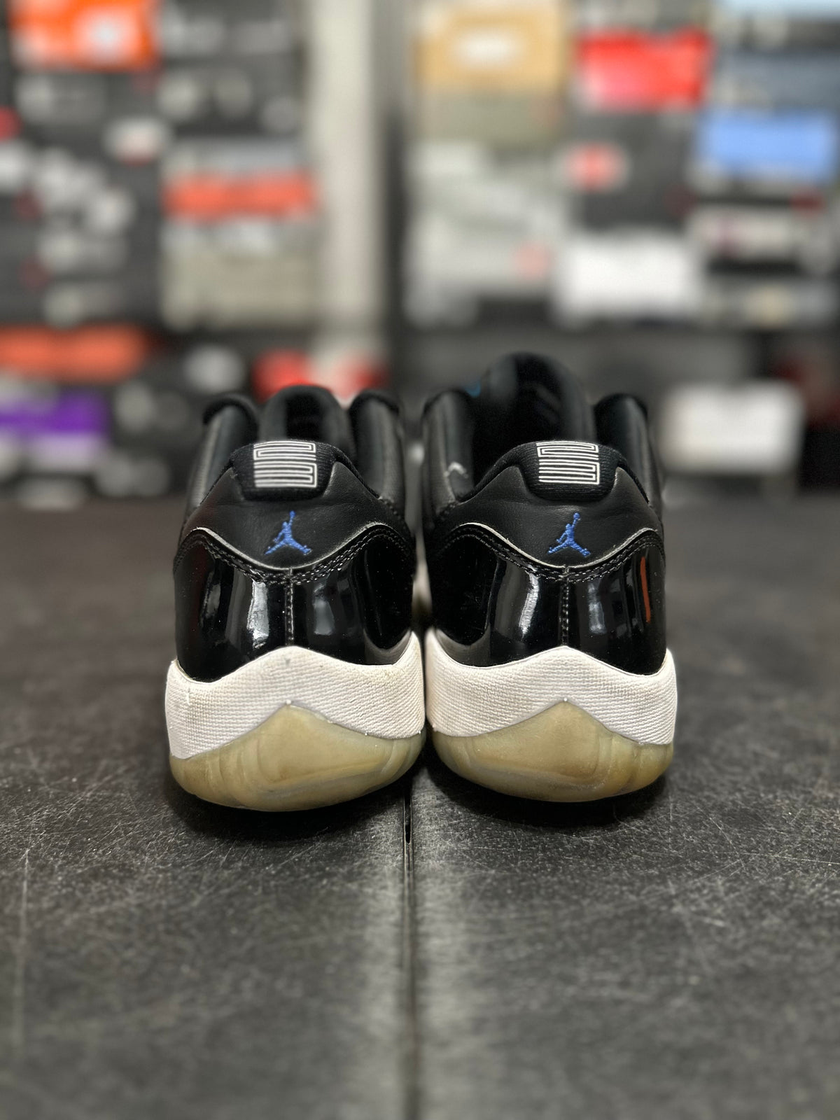 Size 8.5 - J11 low space jam