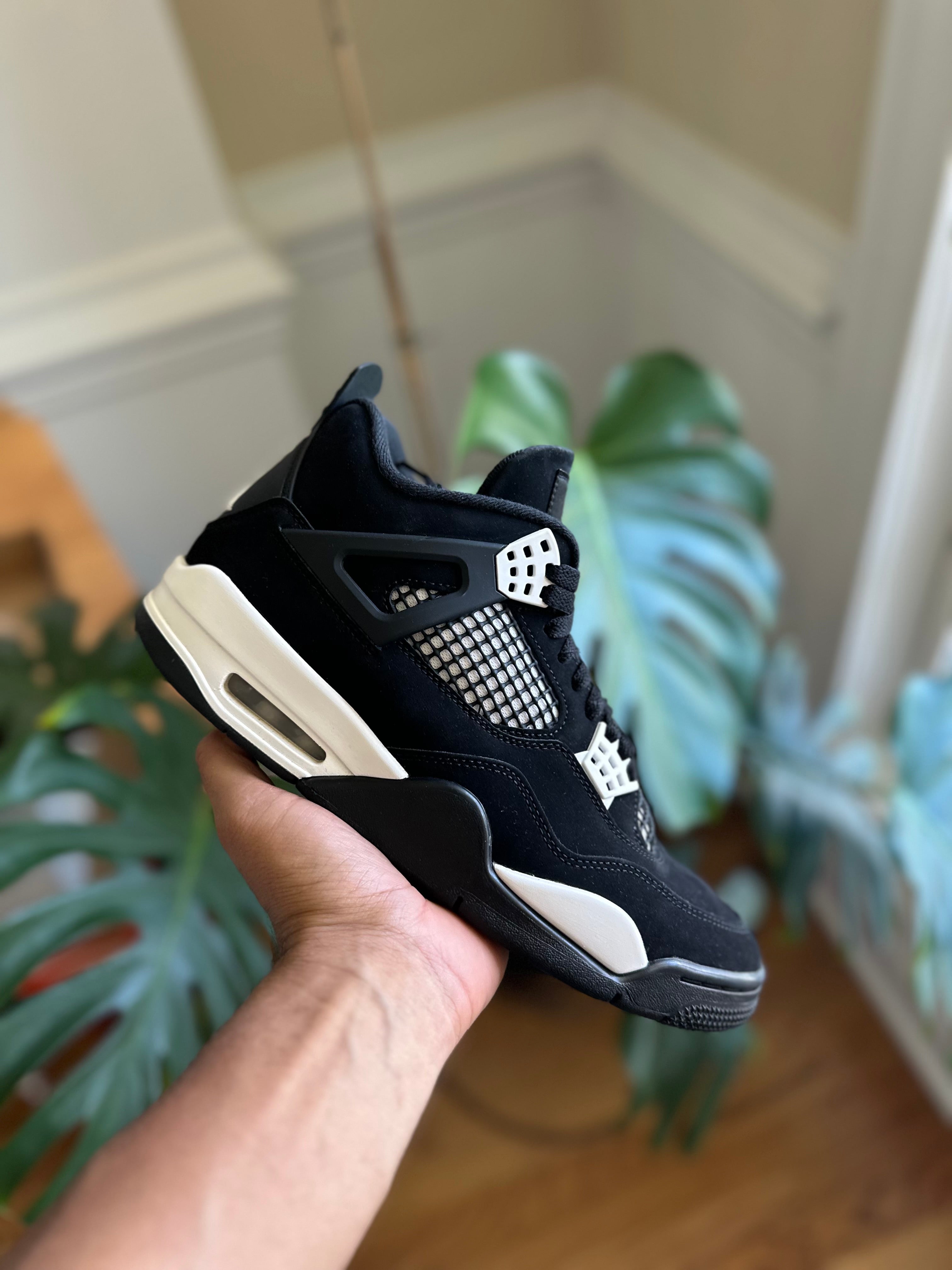 Size 9 - J4 white thunder
