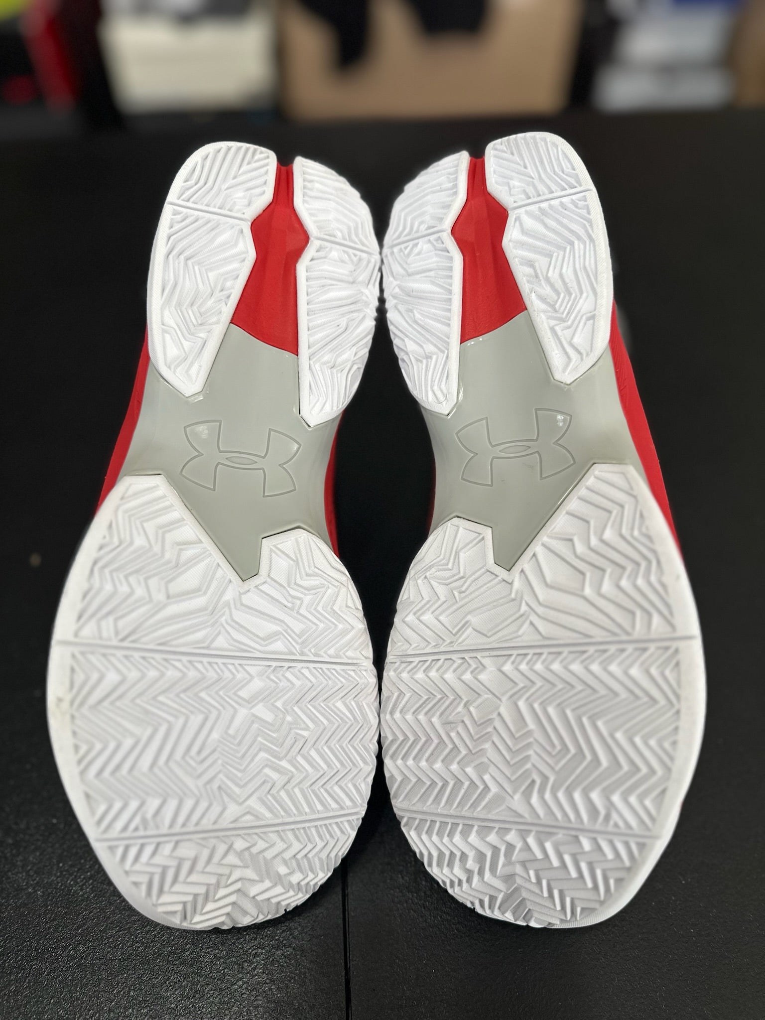 Size 9.5 - Curry 2.5 Grey/Red DS