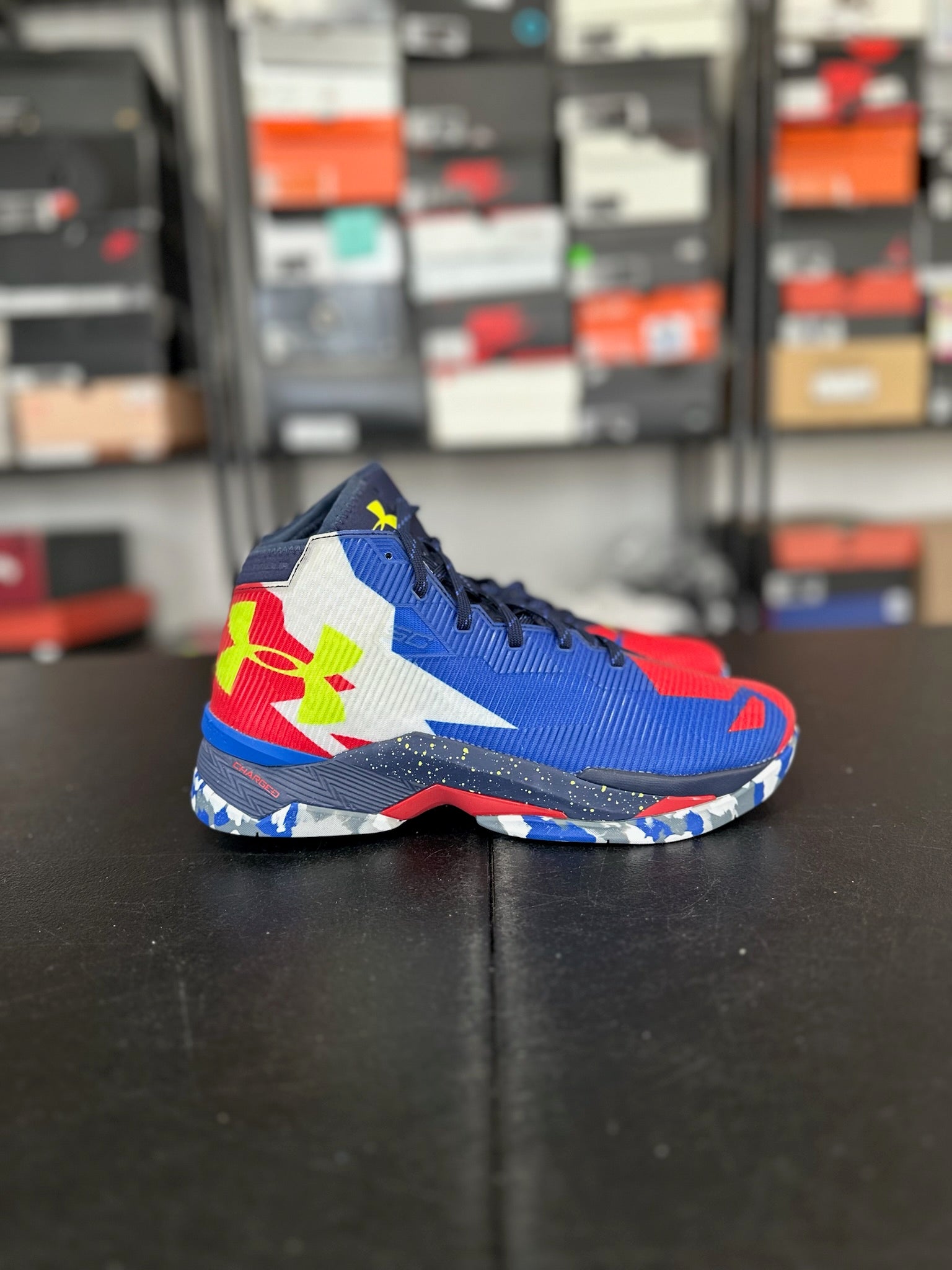 Size 9.5 - Curry 2.5 USA