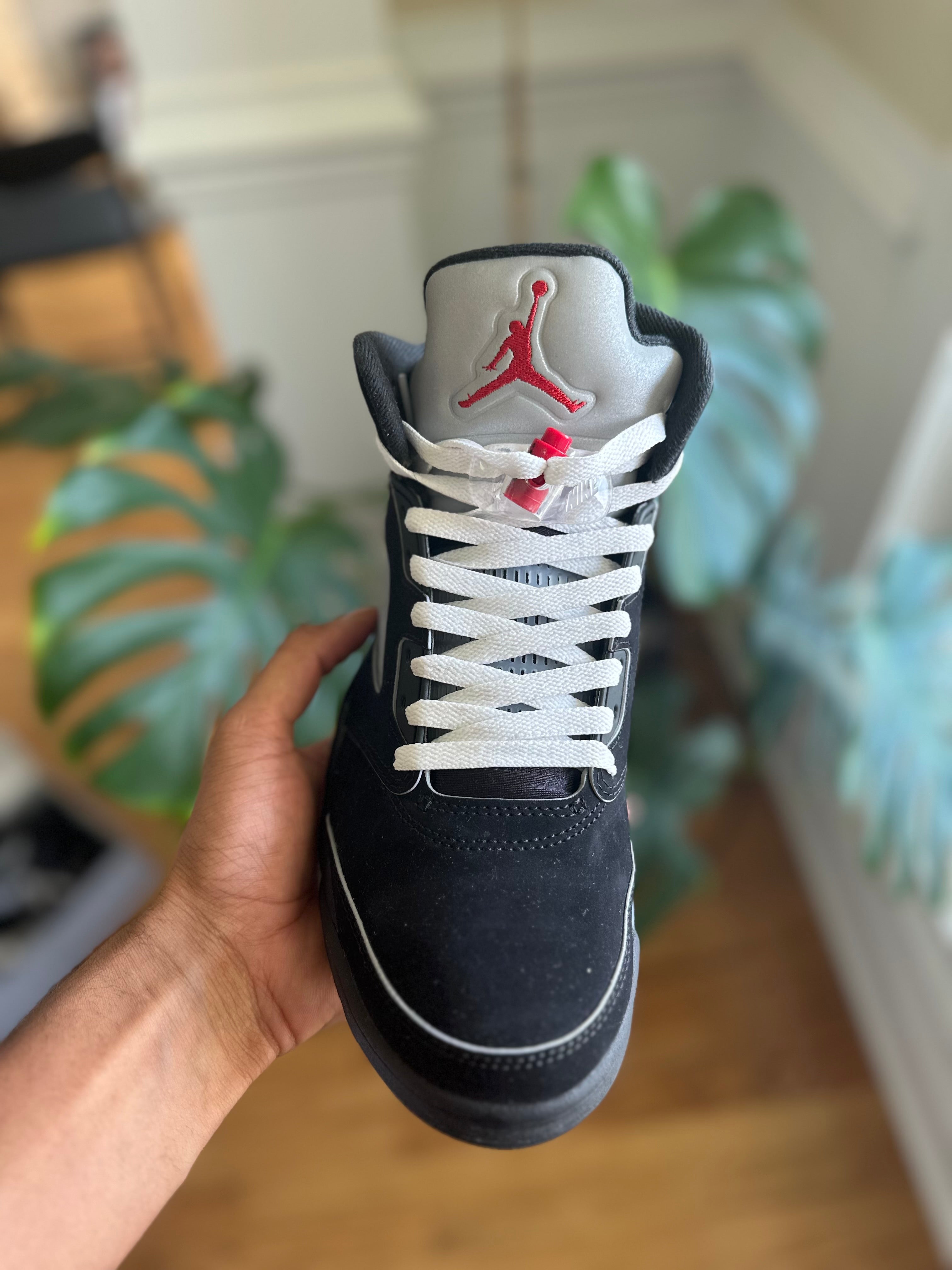 Size 8 - J5 black metallic 2025
