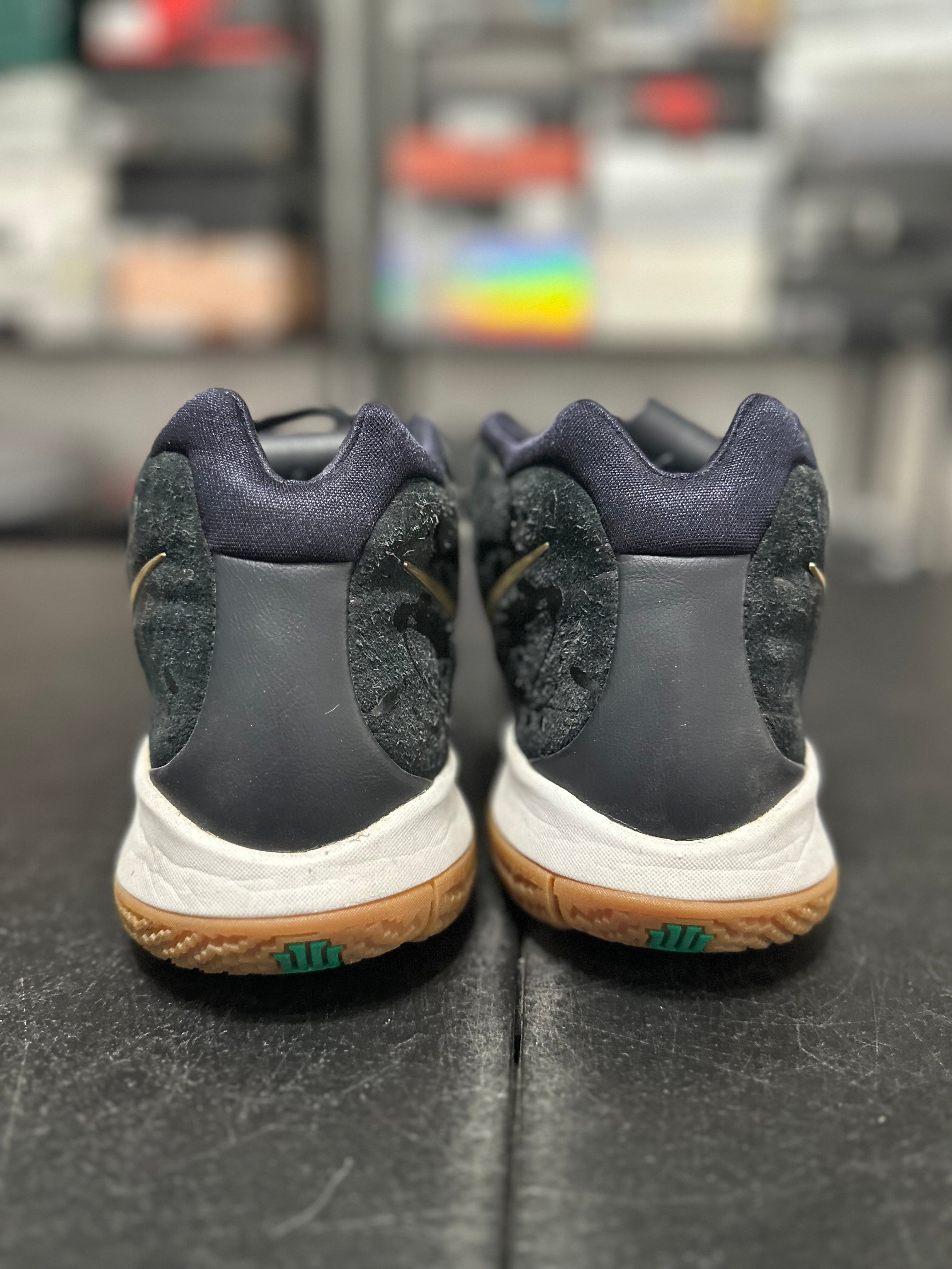 Size 11 - Kyrie 4 pitch blue