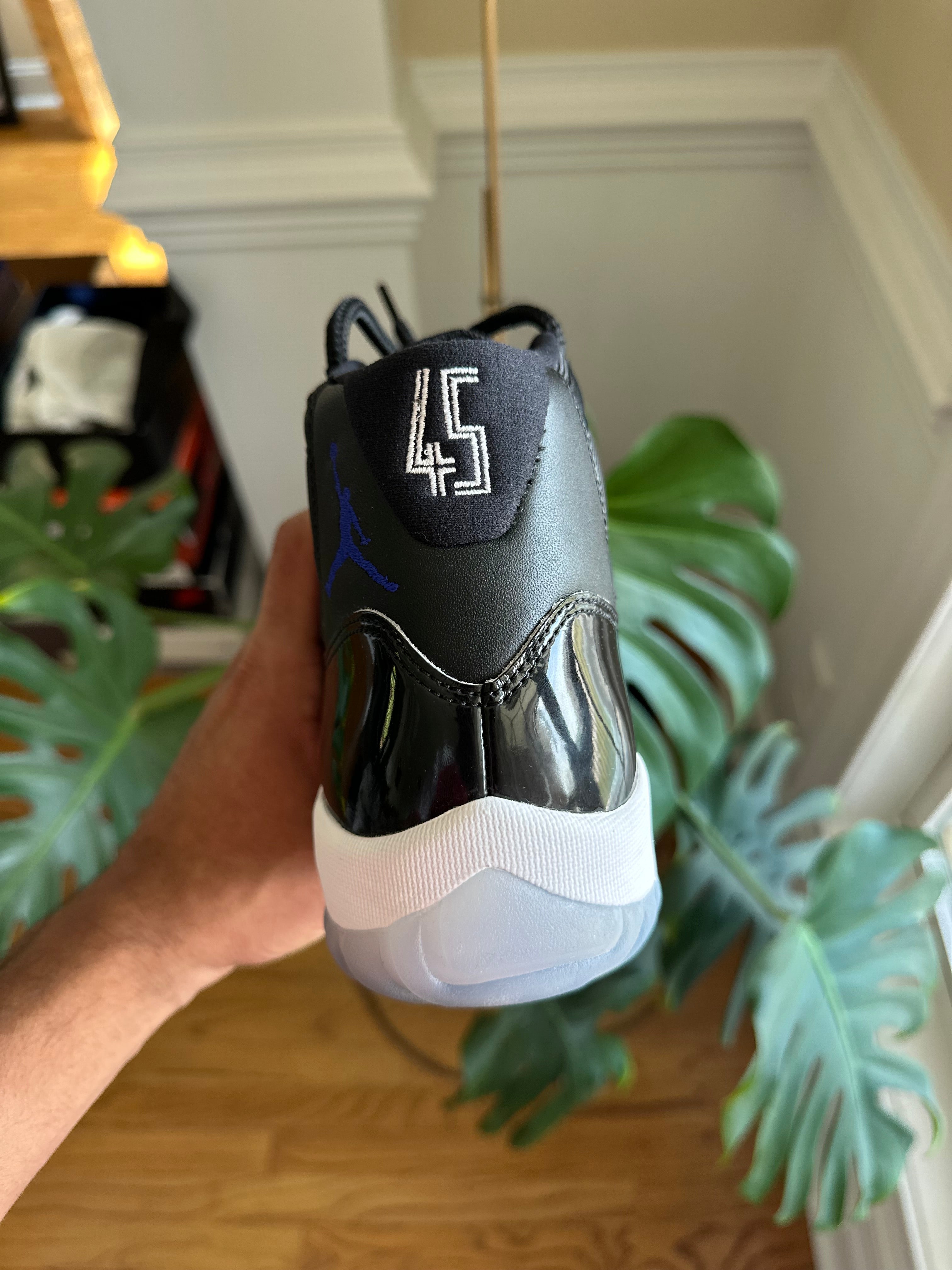Size 9 - J11 space jam