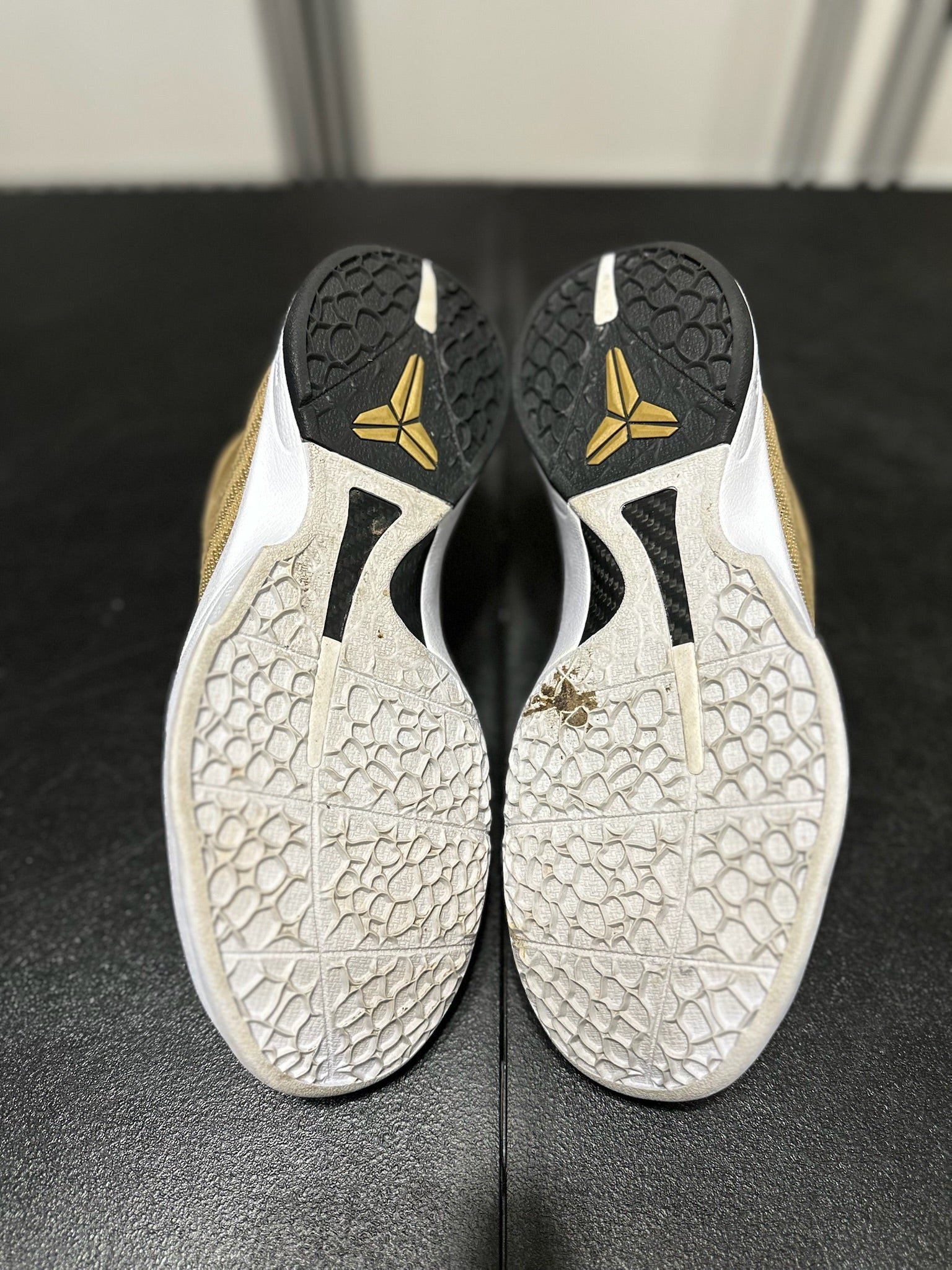 Size 9.5 - Zoom Kobe Icon Metallic Gold