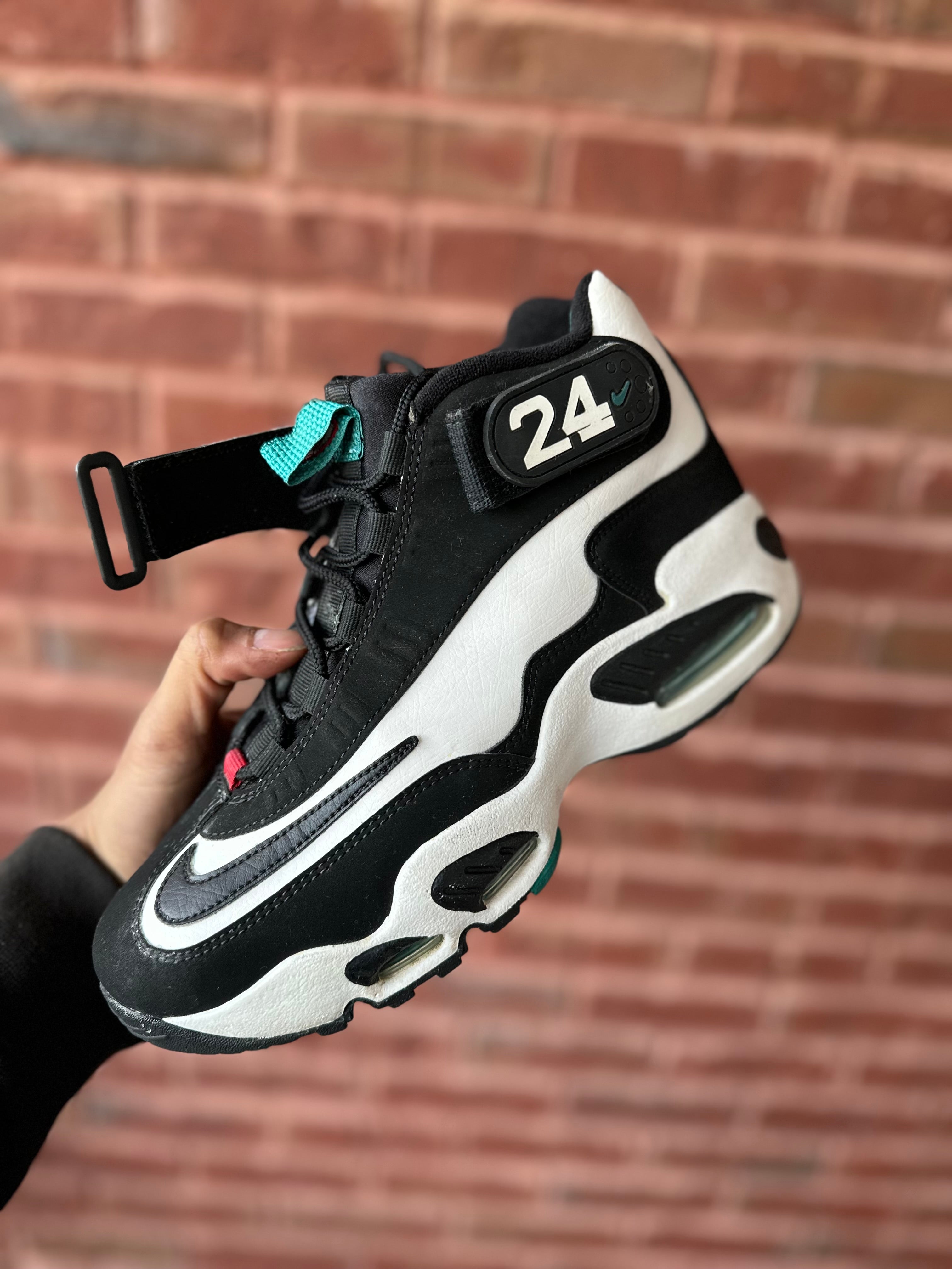 Size 7.5 - air Griffey max