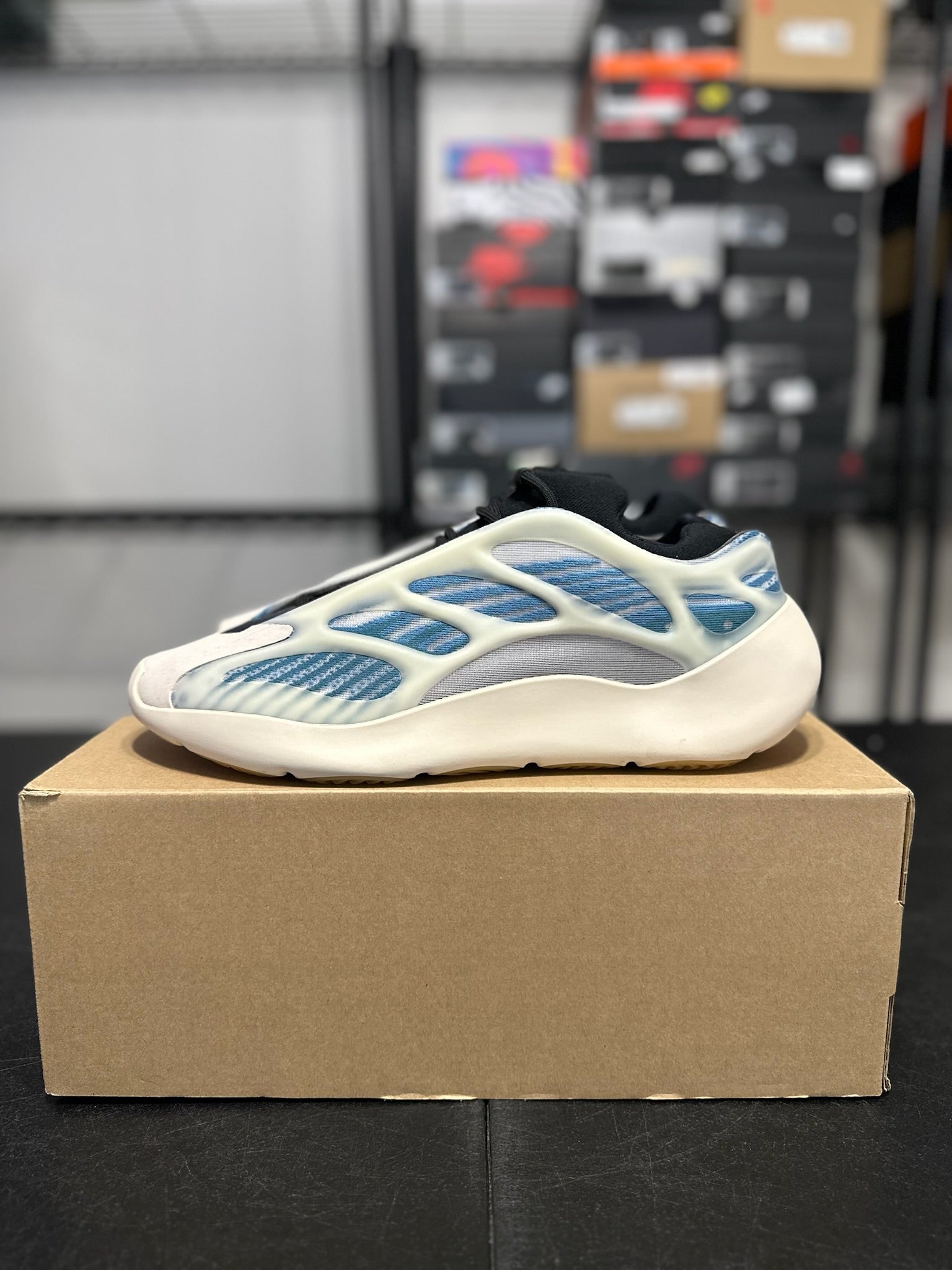 Size 14 - Yzy 700 V3 Kyanite