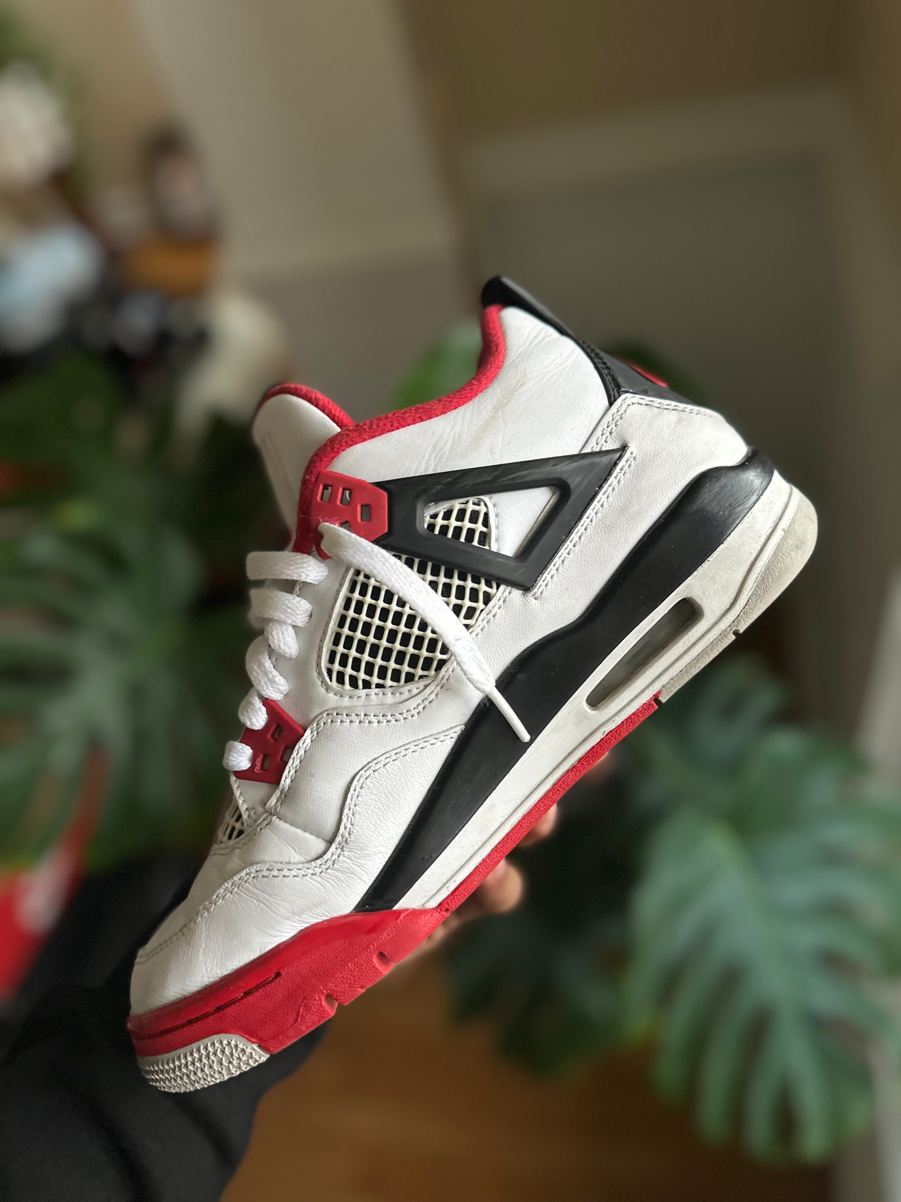 Size 7y - J4 fire red