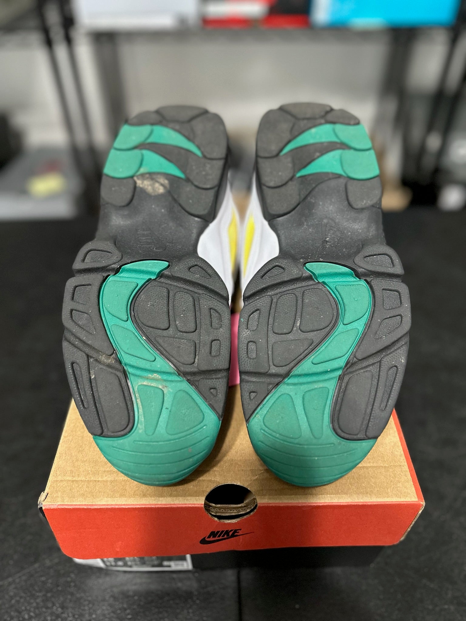 Size 10 - Diamond Turf Emerald