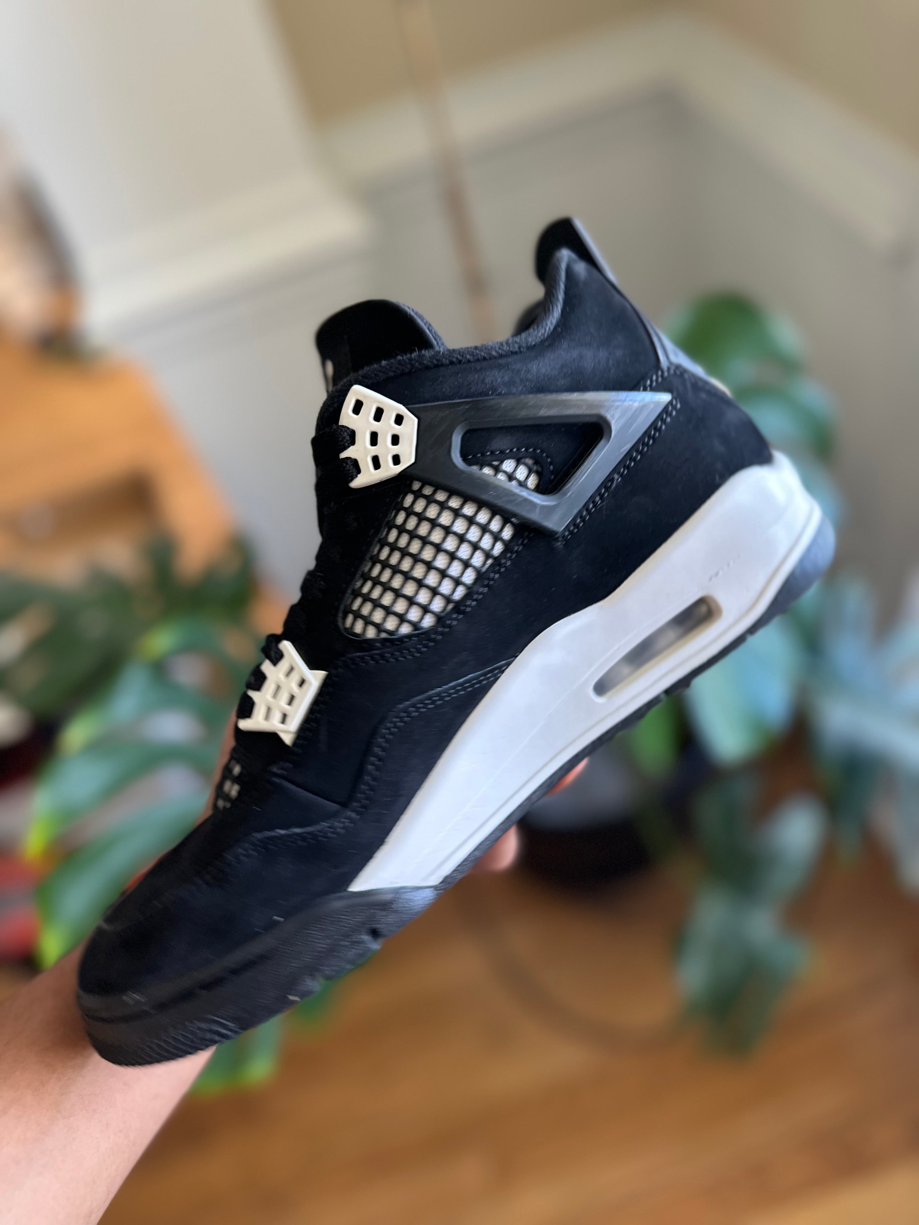 Size 9 - J4 white thunder