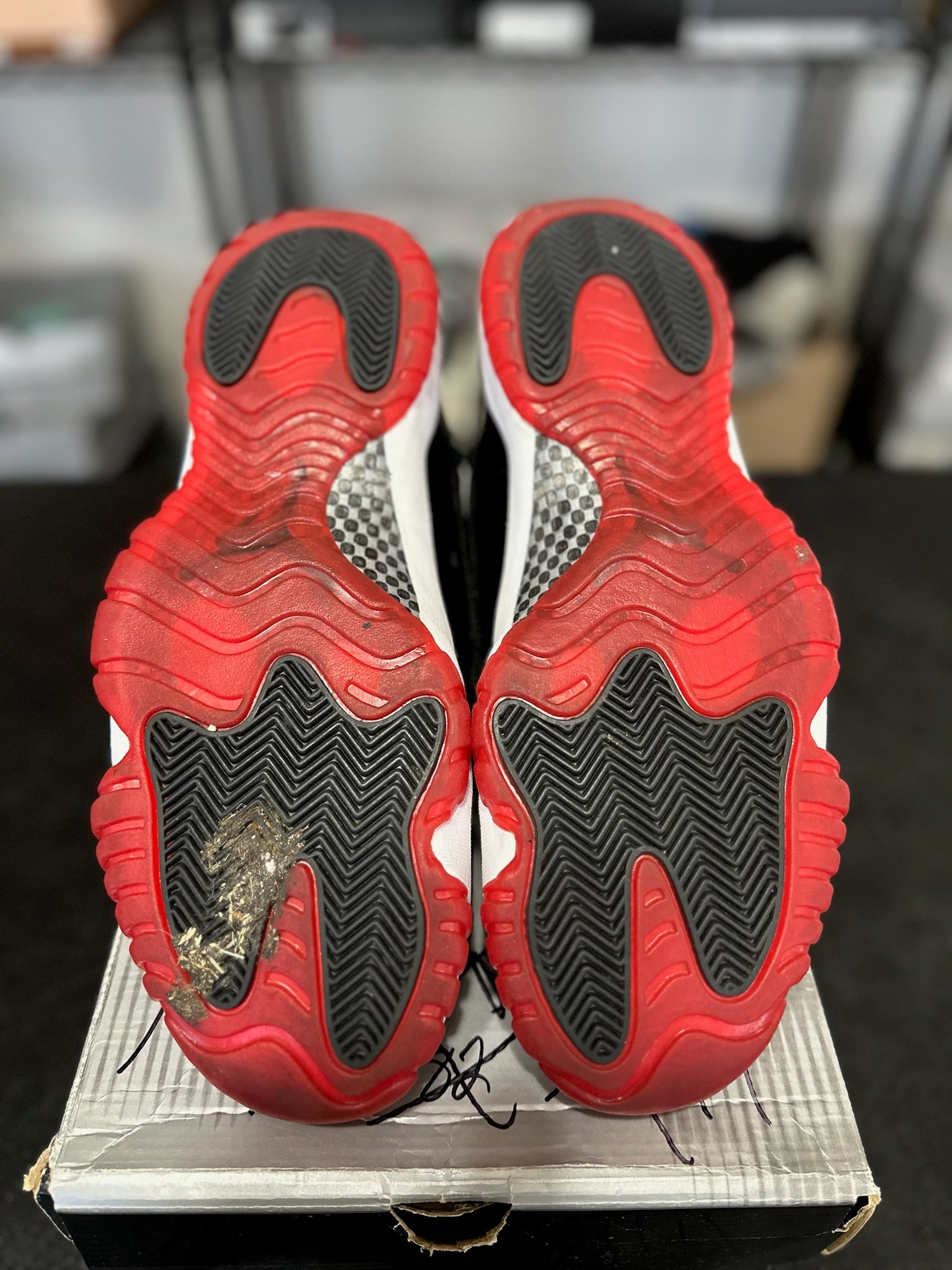 Size 12 - J11 Playoffs bred 2001