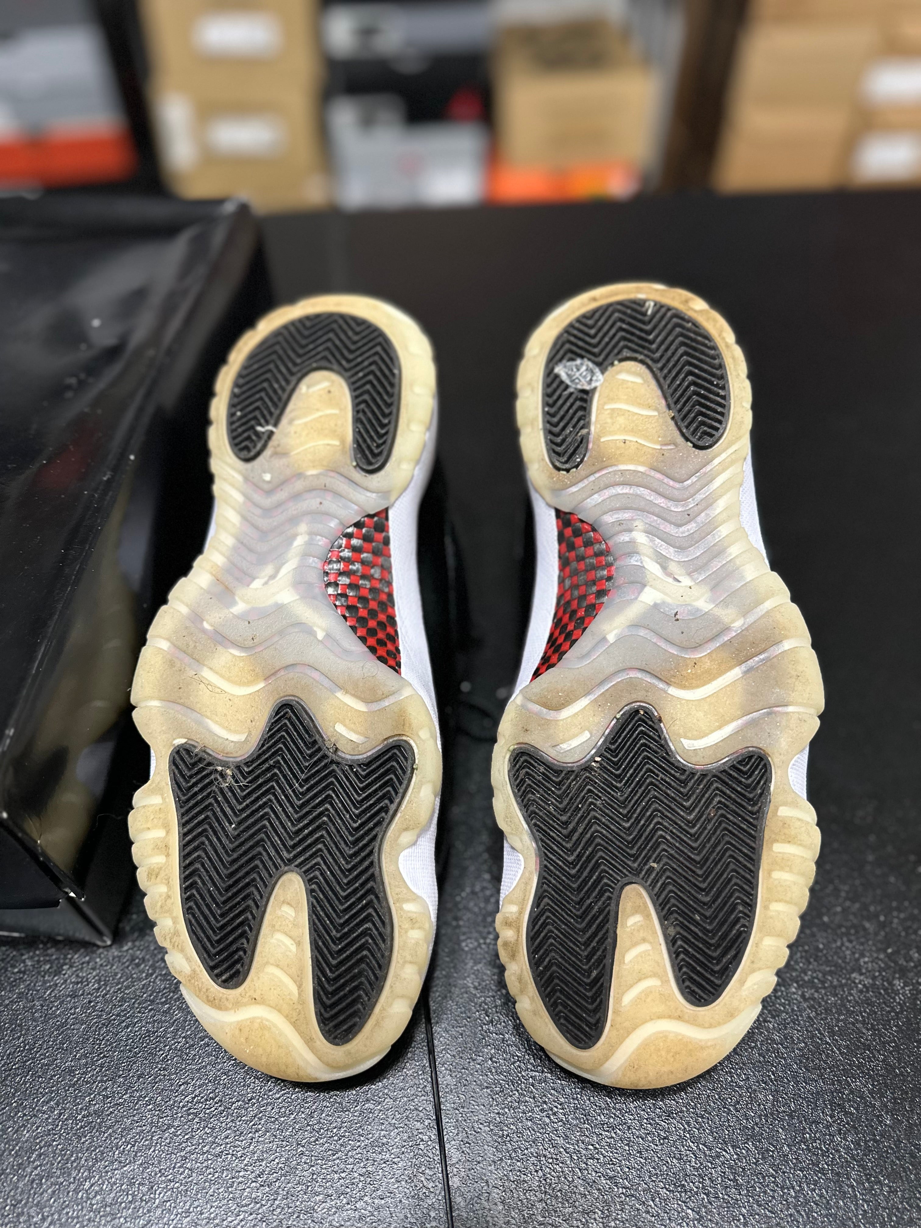Size 9.5 - J11 Low 72-10