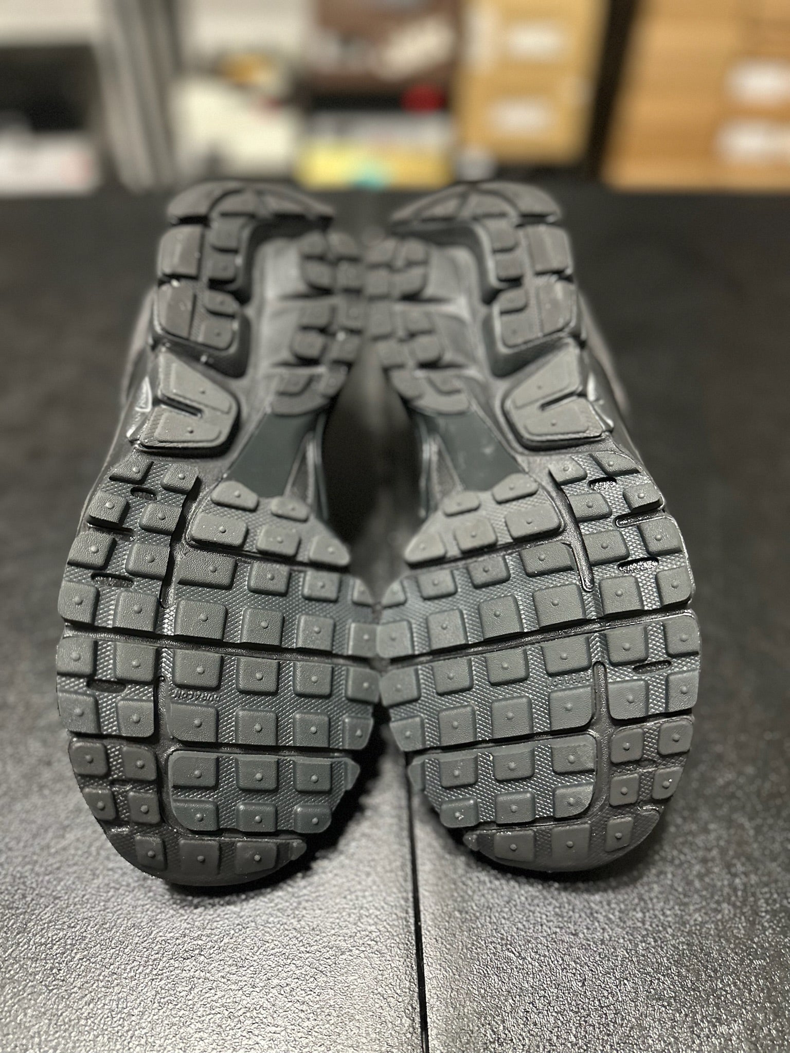 Size 7.5 - Zoom Vomero 5 Black Reflective