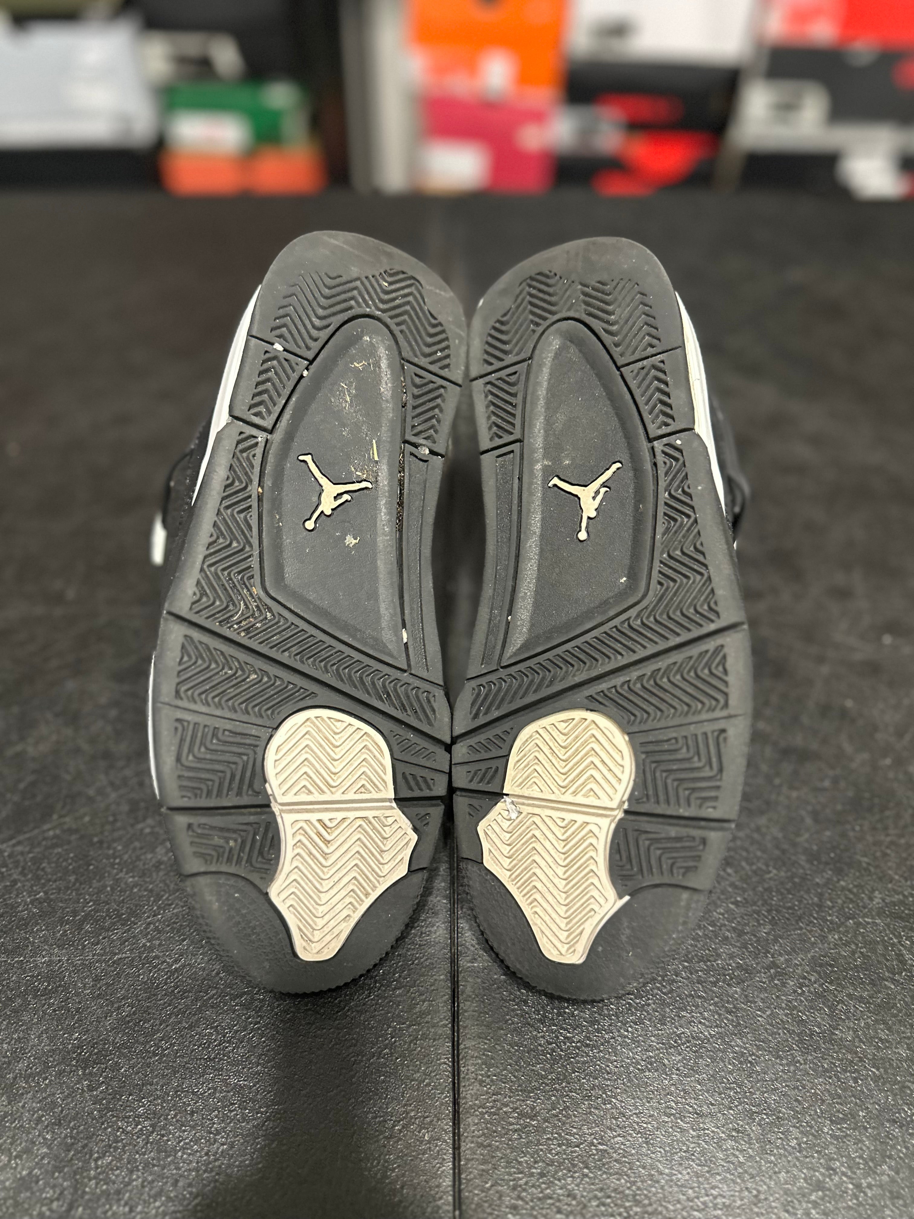Size 7y - J4 white thunder GS