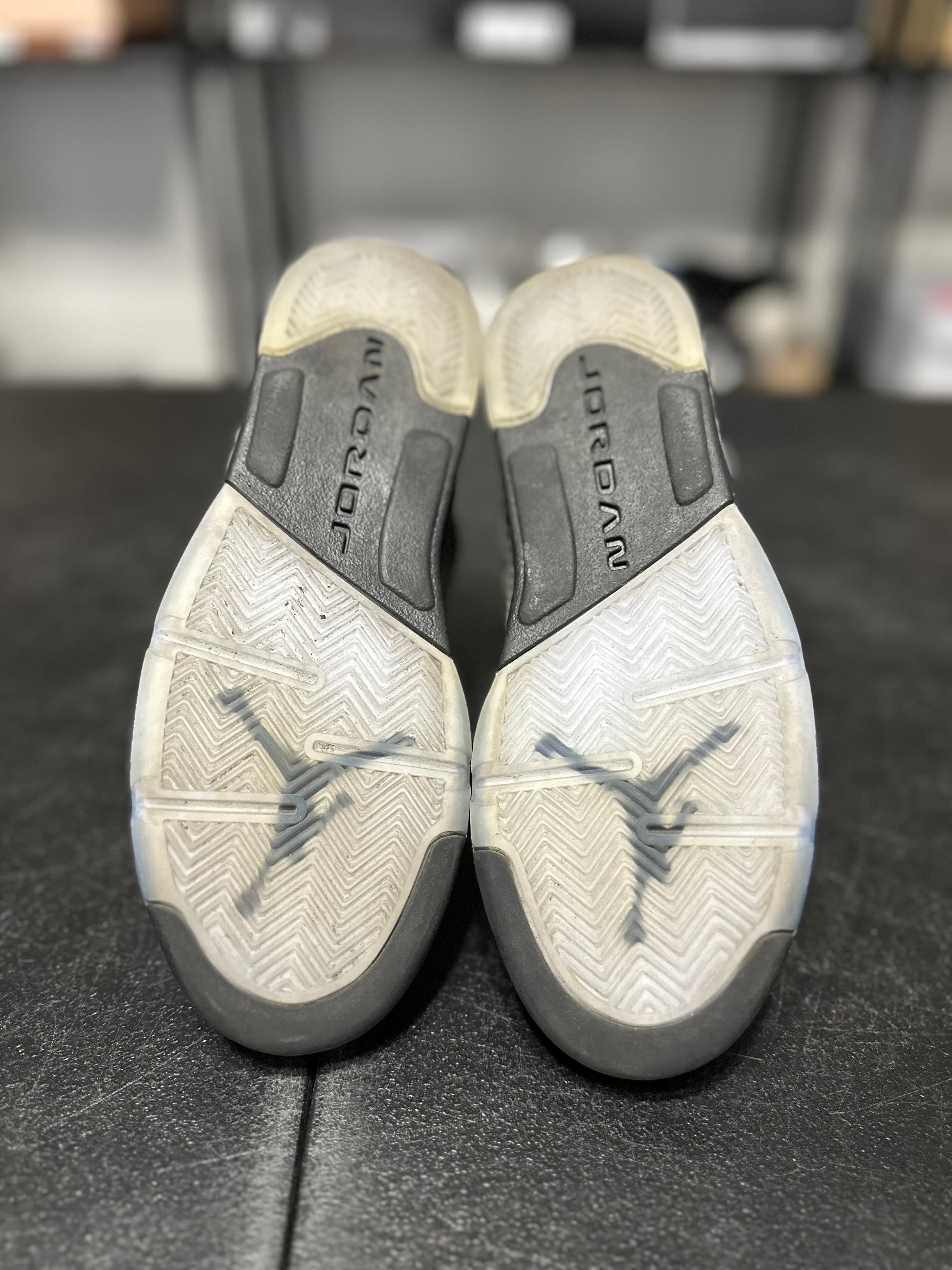 Size 4y - J5 black metallic