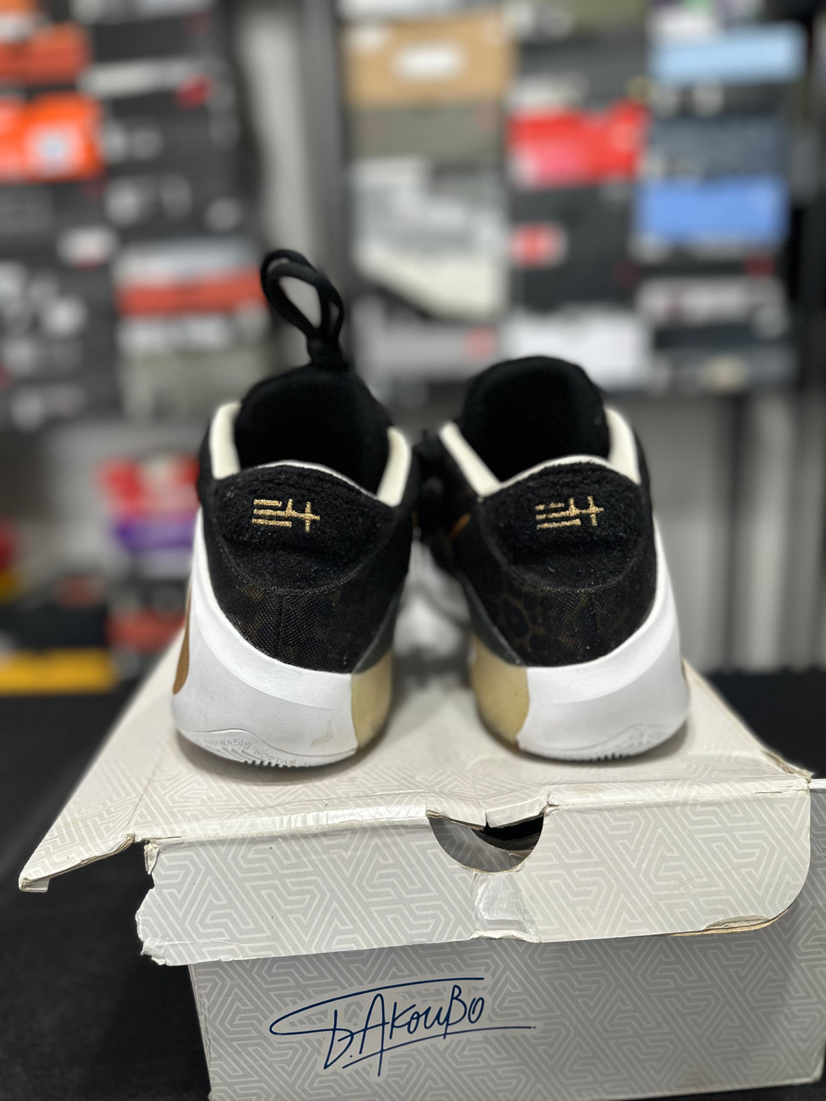 Size 13 - zoom freak 1 coming to America