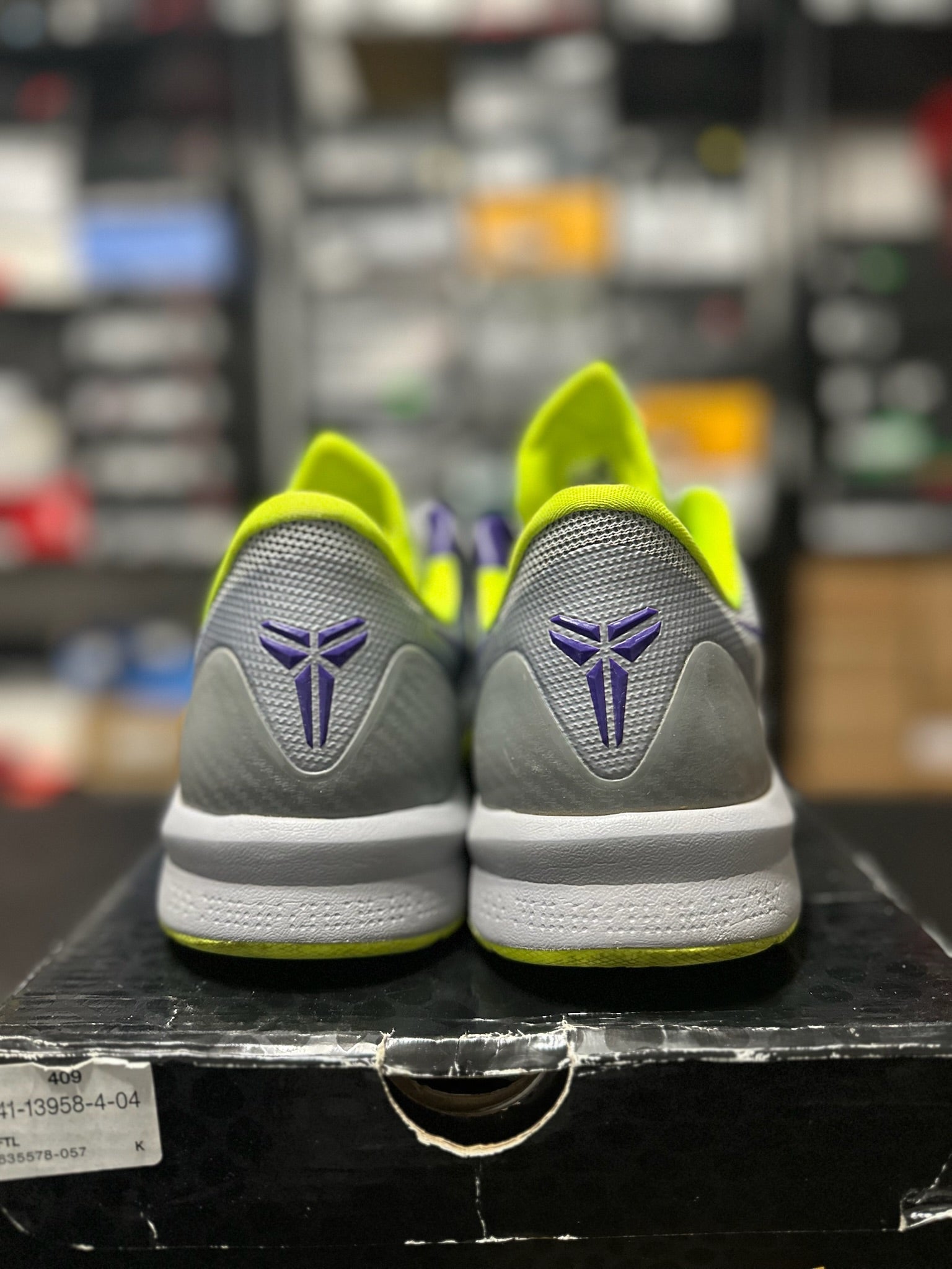 Size 12 - Kobe Venomenon 4 silver/volt