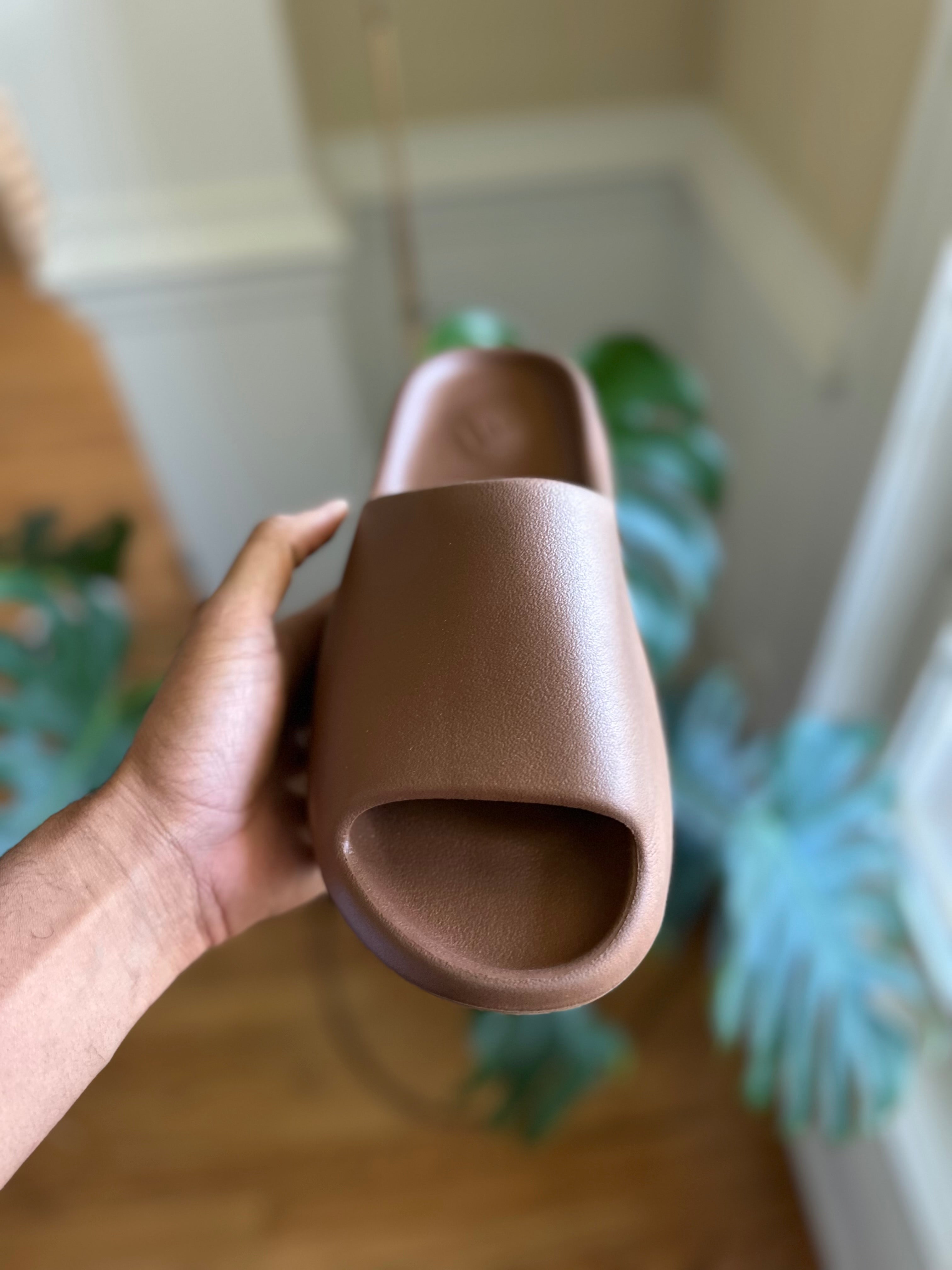 Size 8 - YZY slide flax