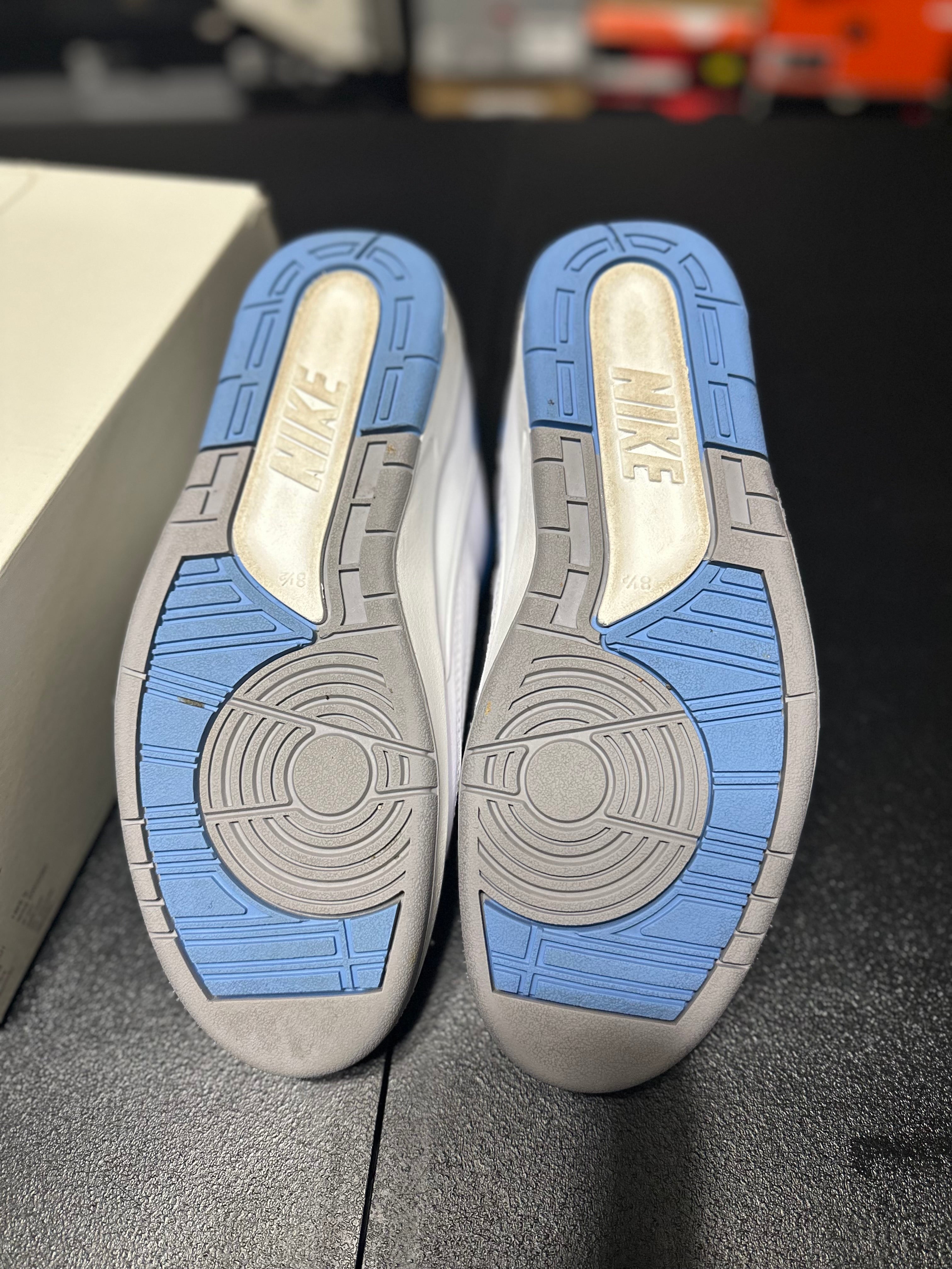 Size 8.5 - J2 low unc