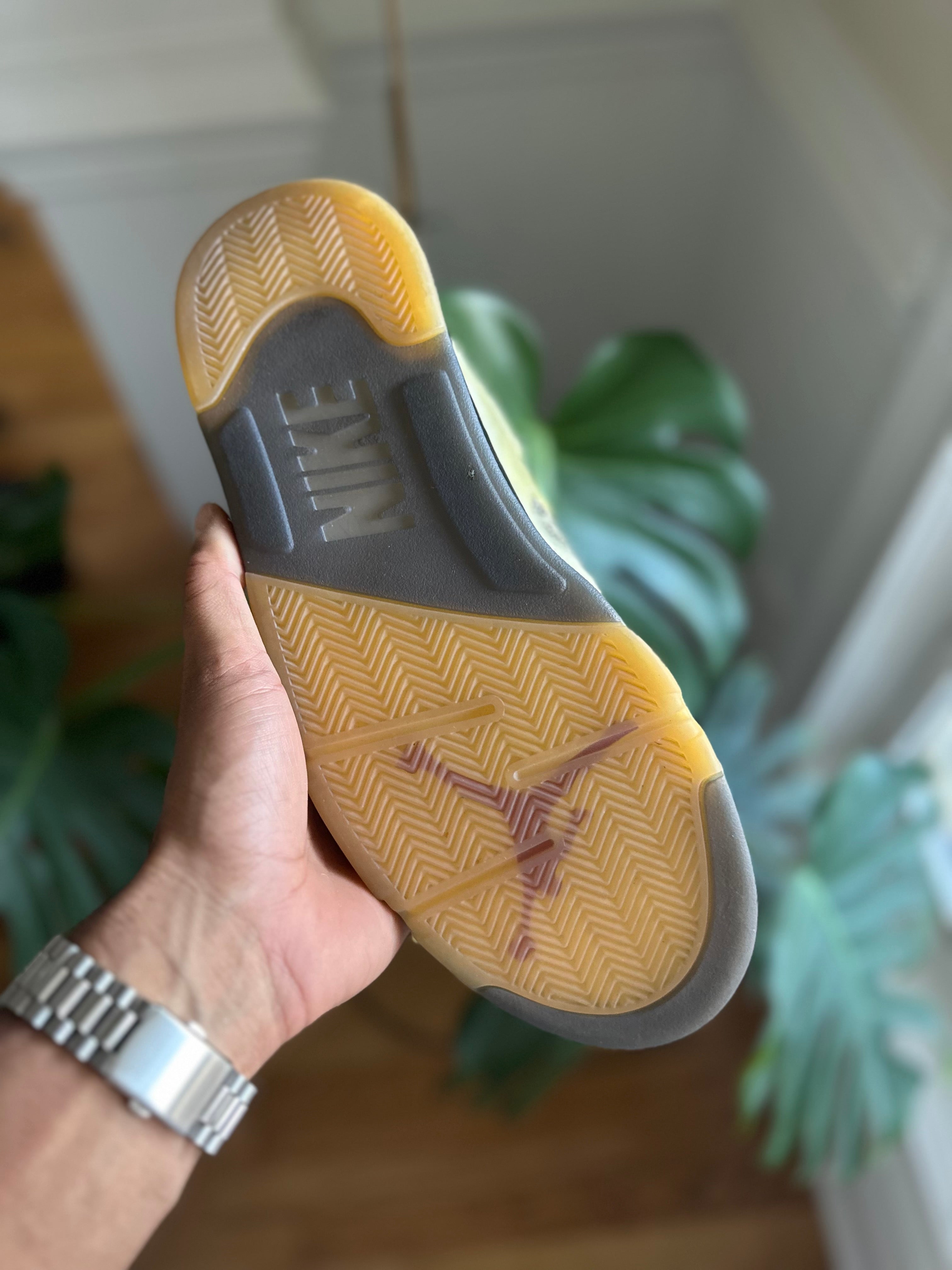 Size 12 - J5 off white sail