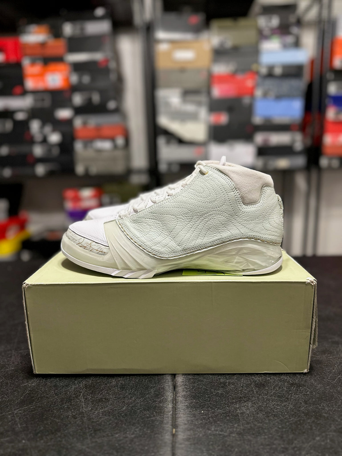 Size 11 - j23 cny year of the rabbit