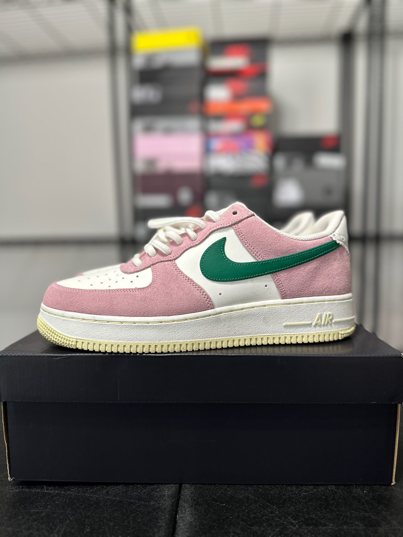 Size 10.5 - AF 1 Low ‘07 LV8 Medium Soft Pink Malachite