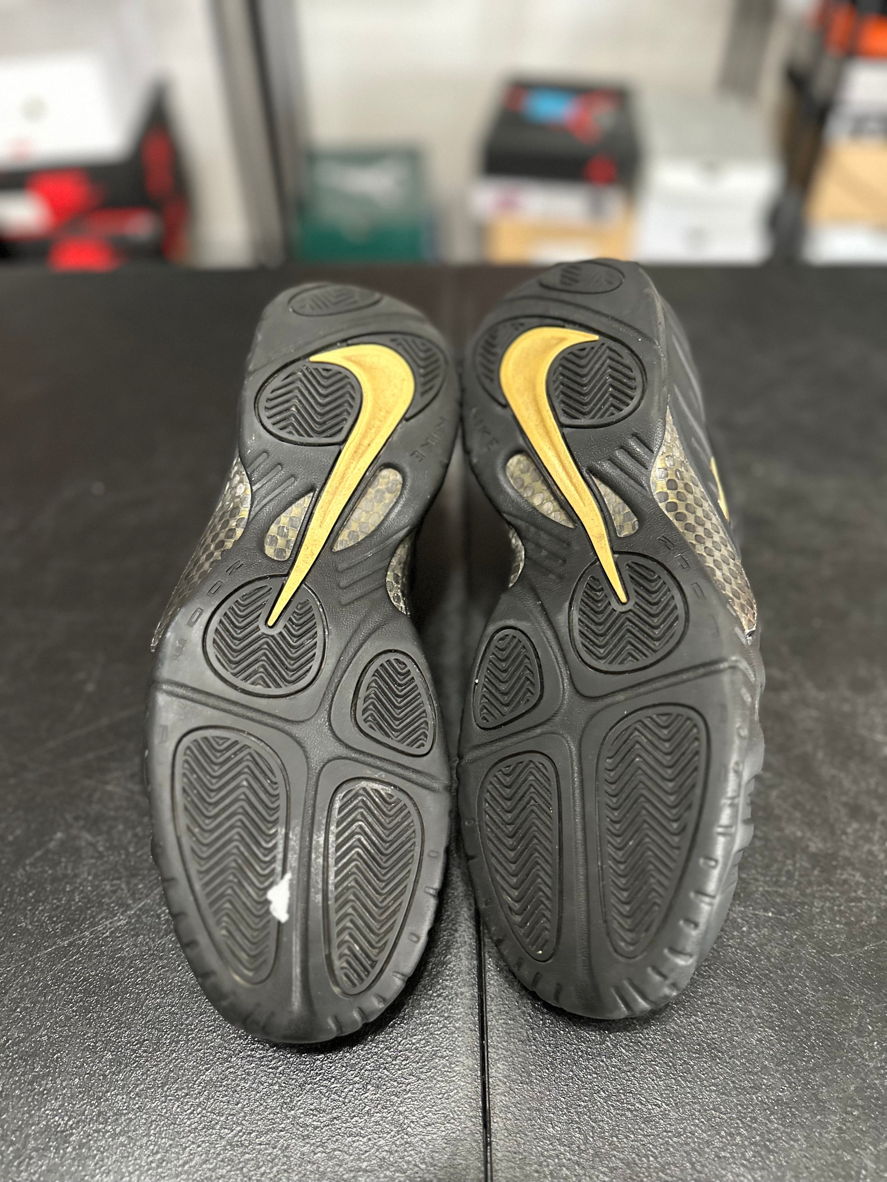 Size 10.5 - Foamposite black metallic gold