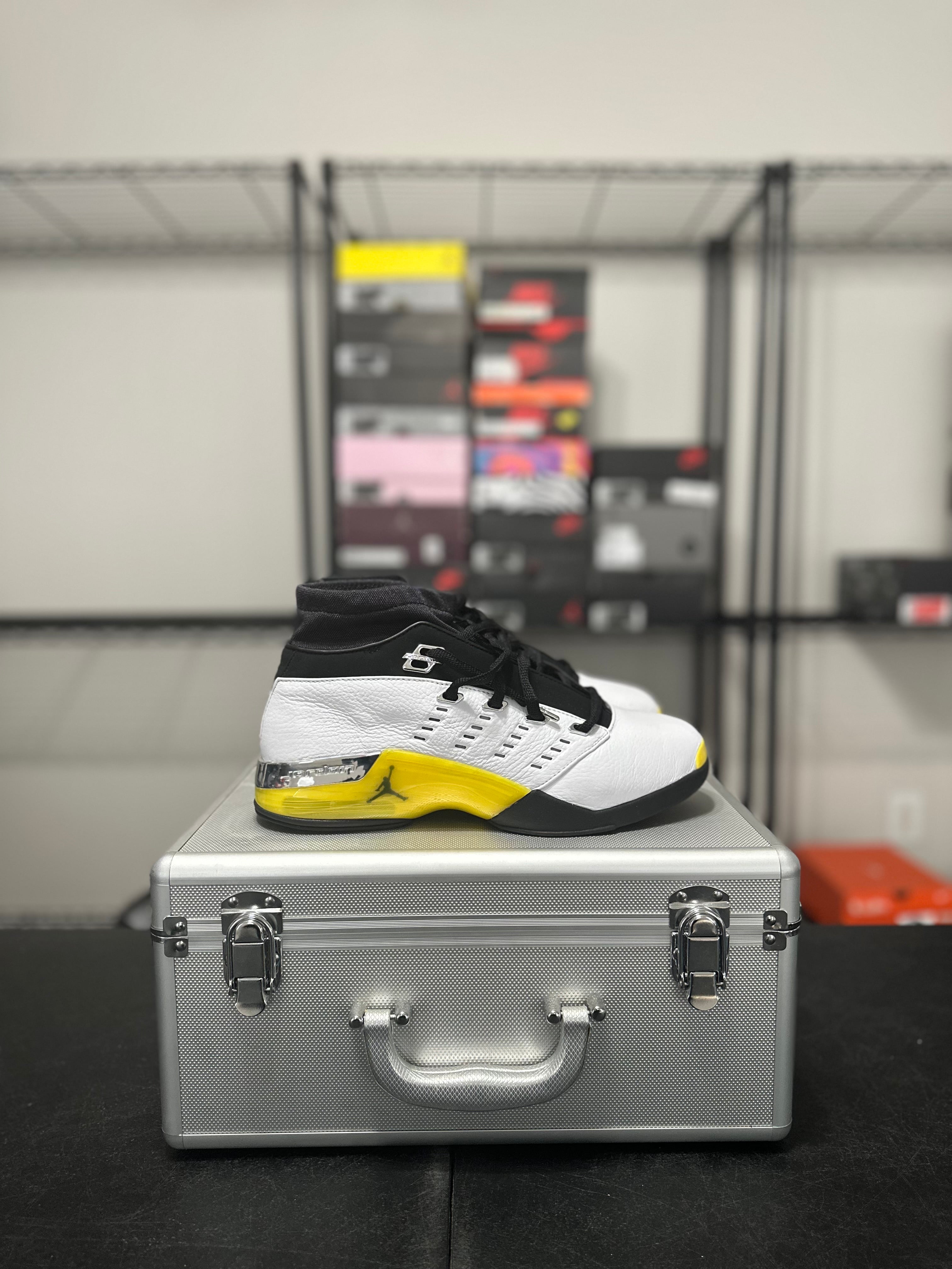 Size 9.5 - J17 all star lightning