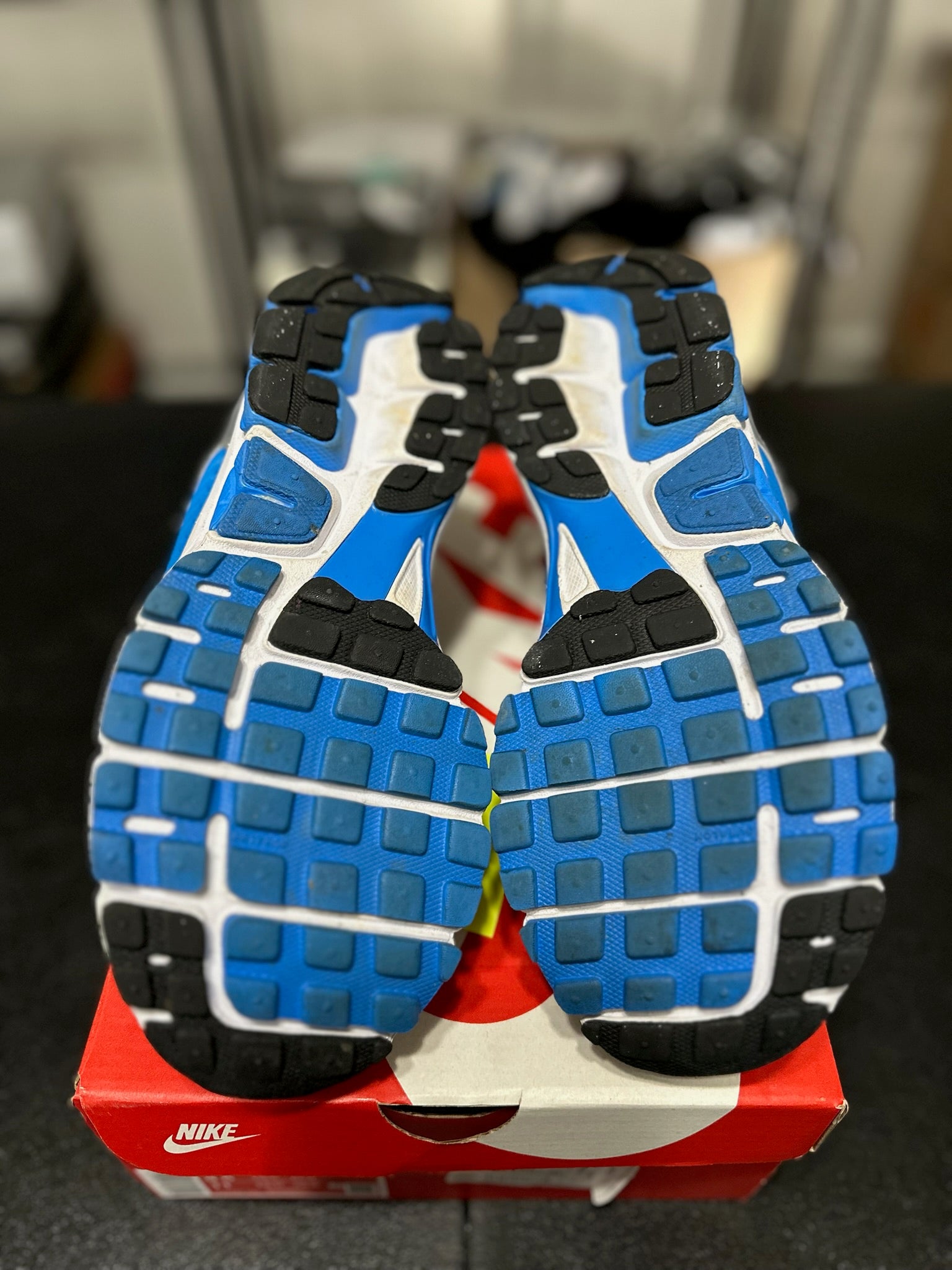 Size 9.5 - Nike Zoom Vomero 5 Photo Blue