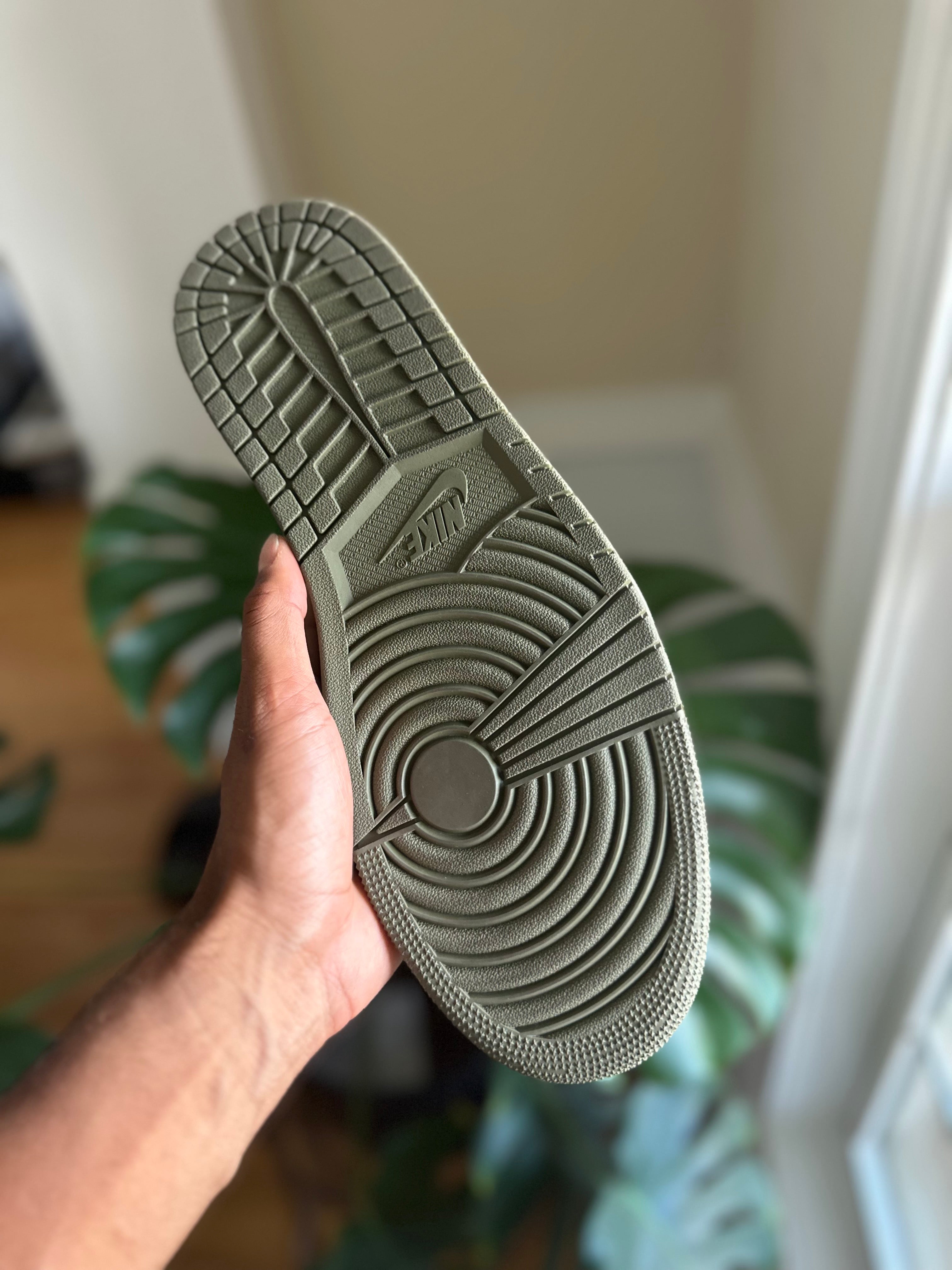 Size 14 - J1 low Travis medium olive