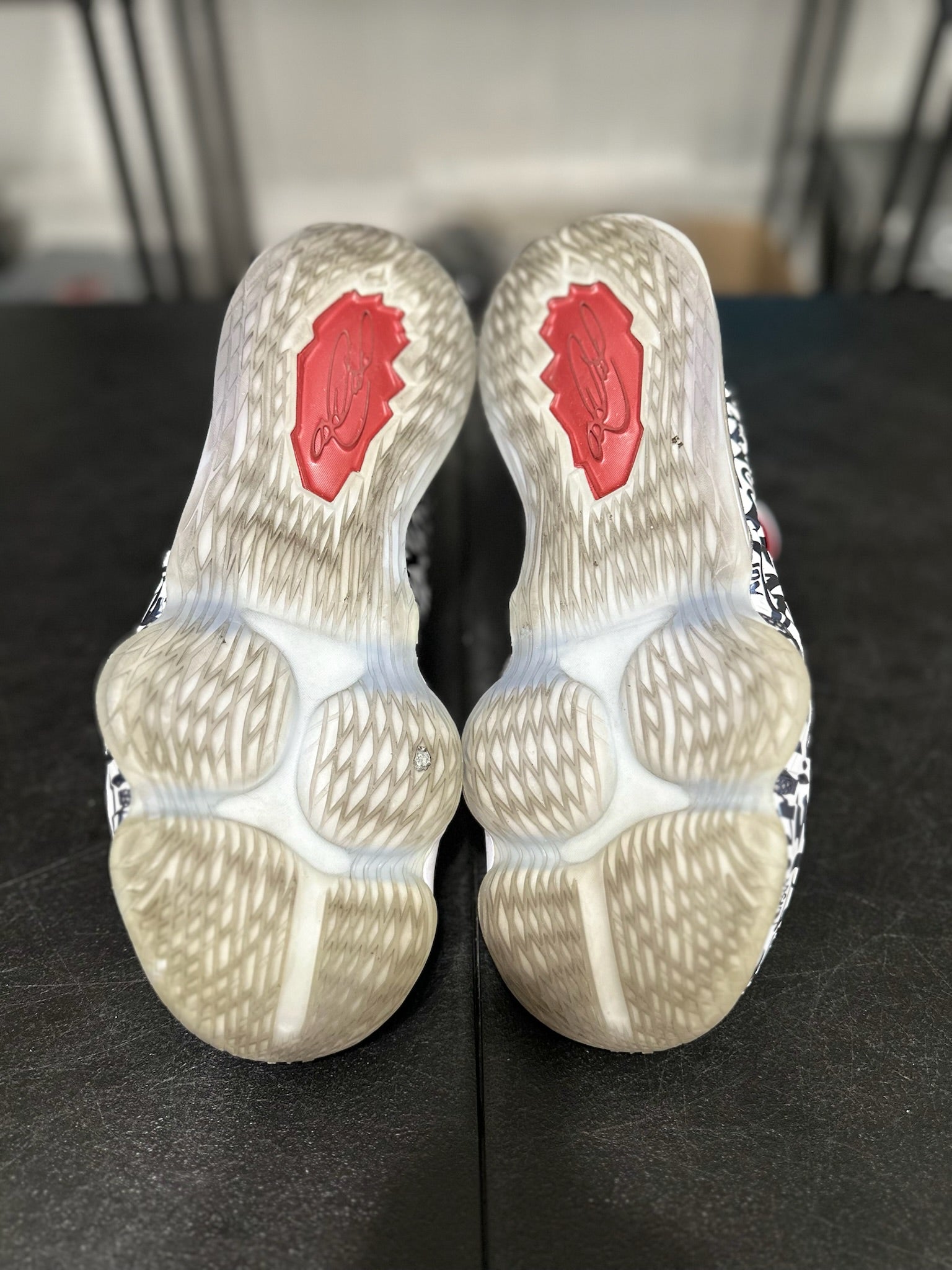 Size 11 - LeBron 17 Graffiti Remix