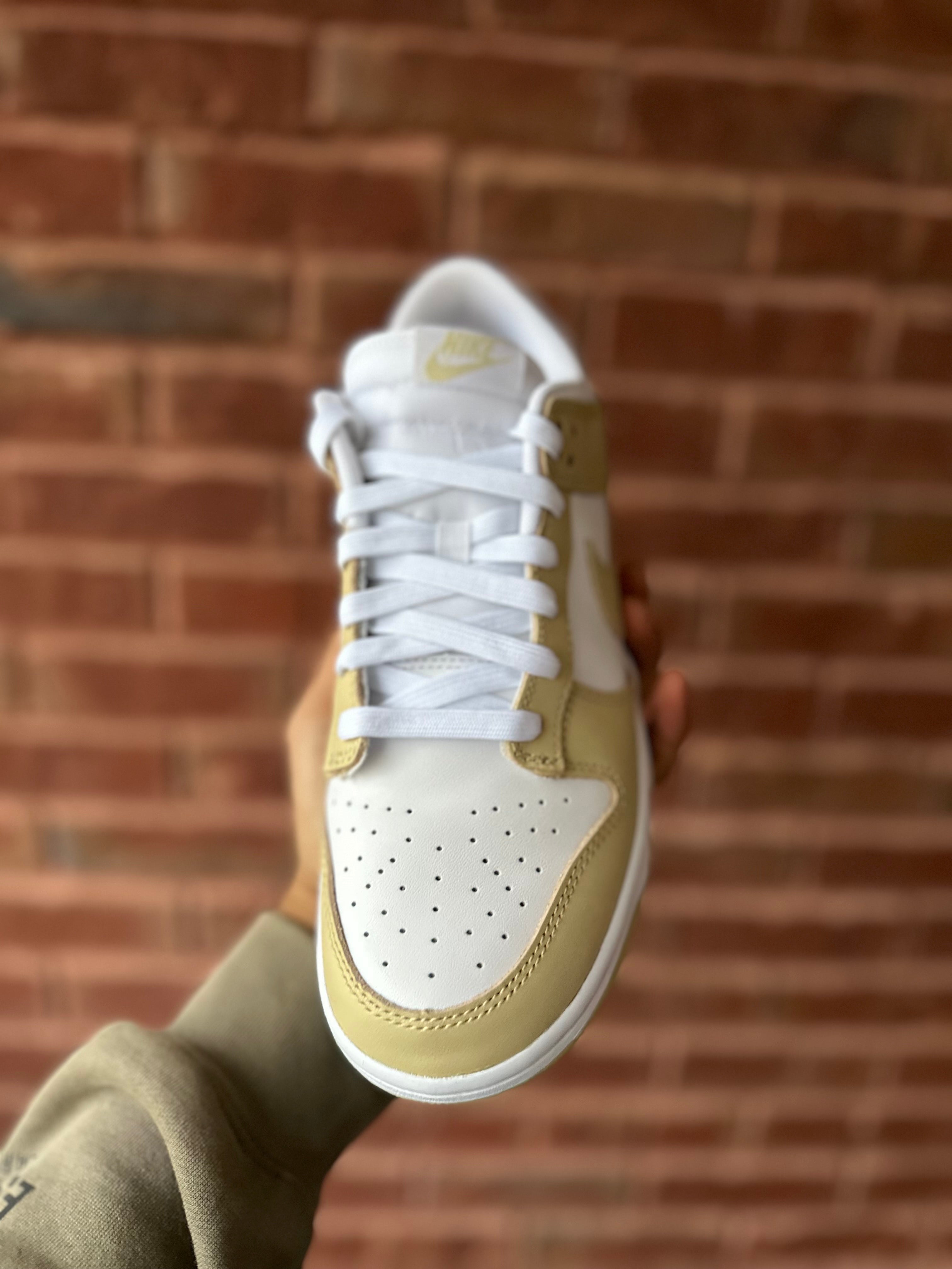 Size 9 - Dunk low team gold