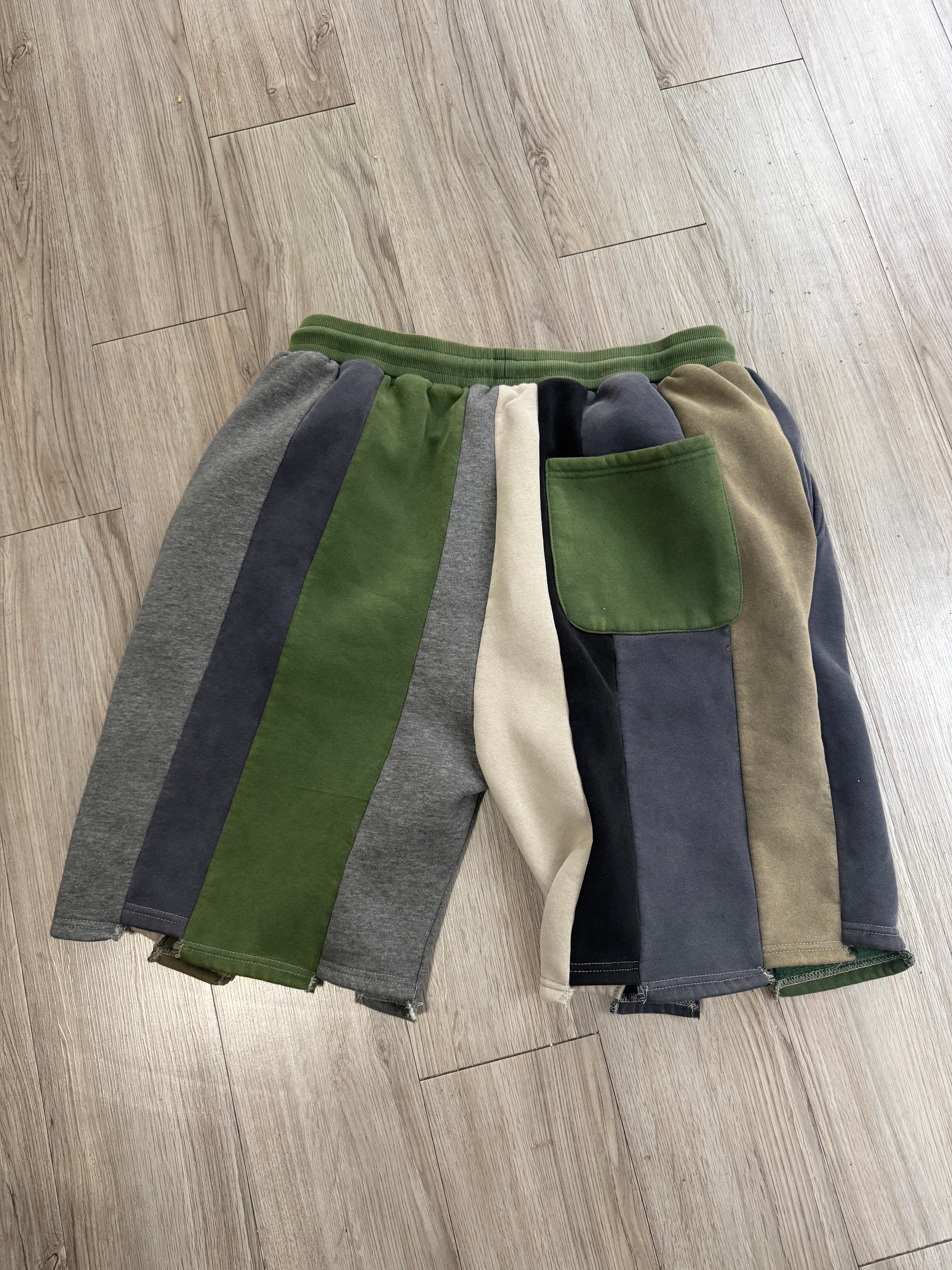Size XL - Raspberry hills shorts